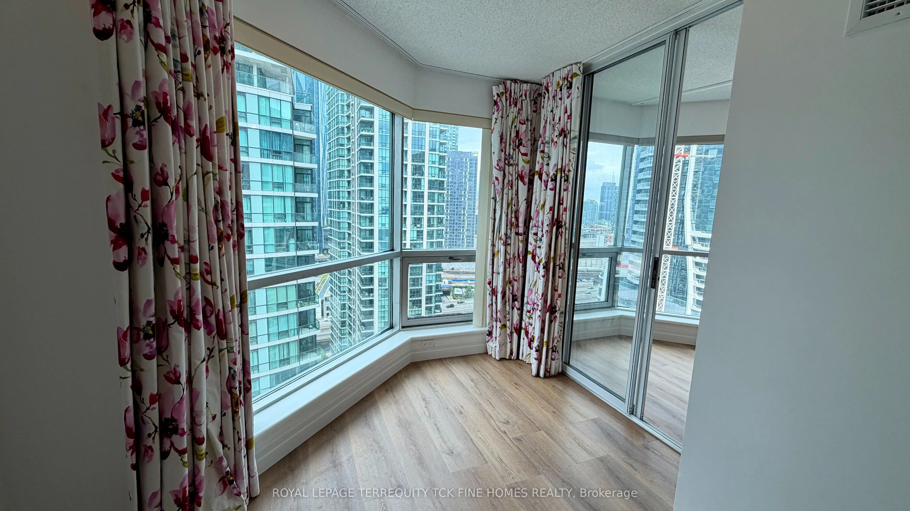 10 Yonge Street #2604