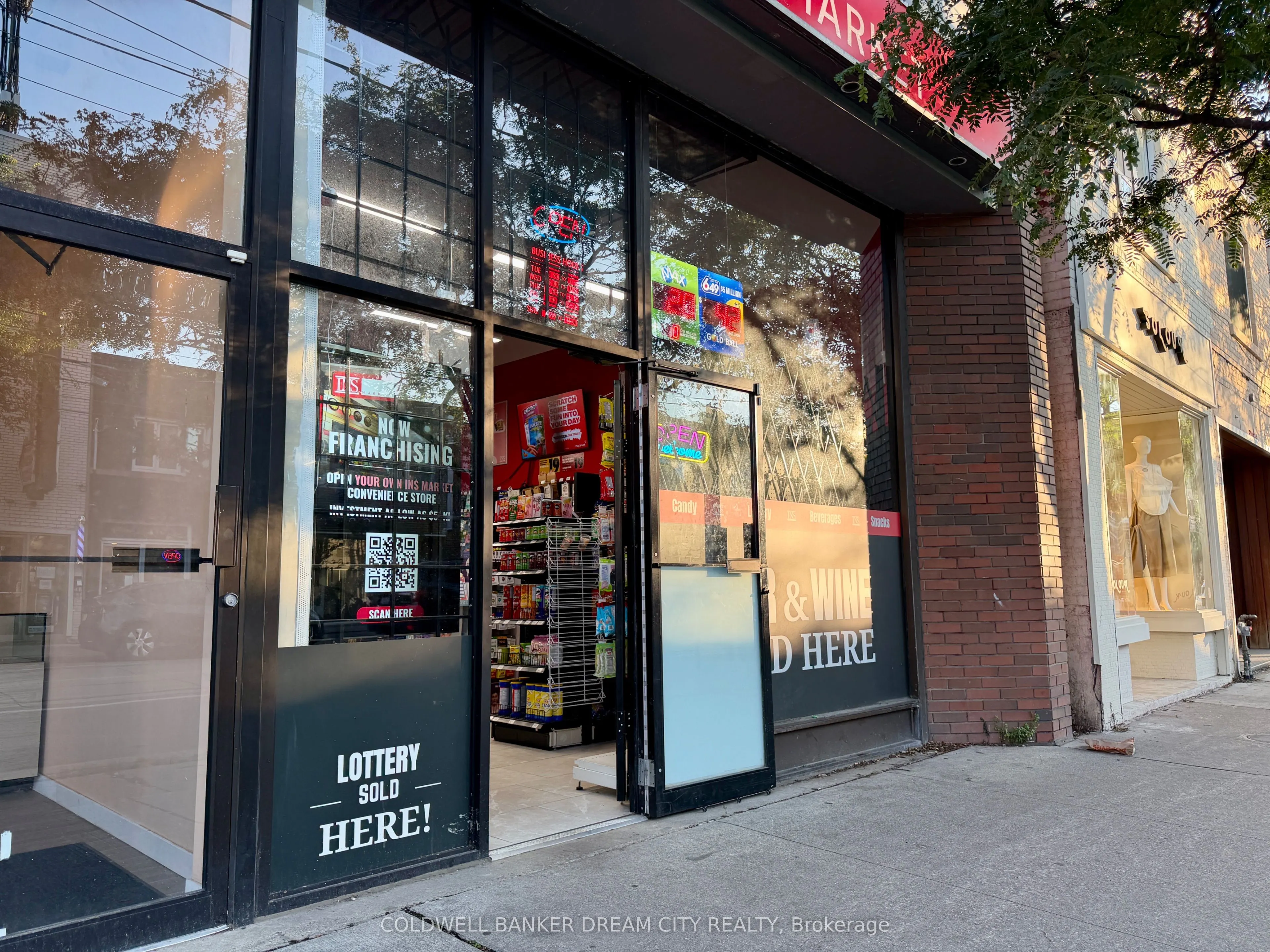 811 DUNDAS Street W ##3