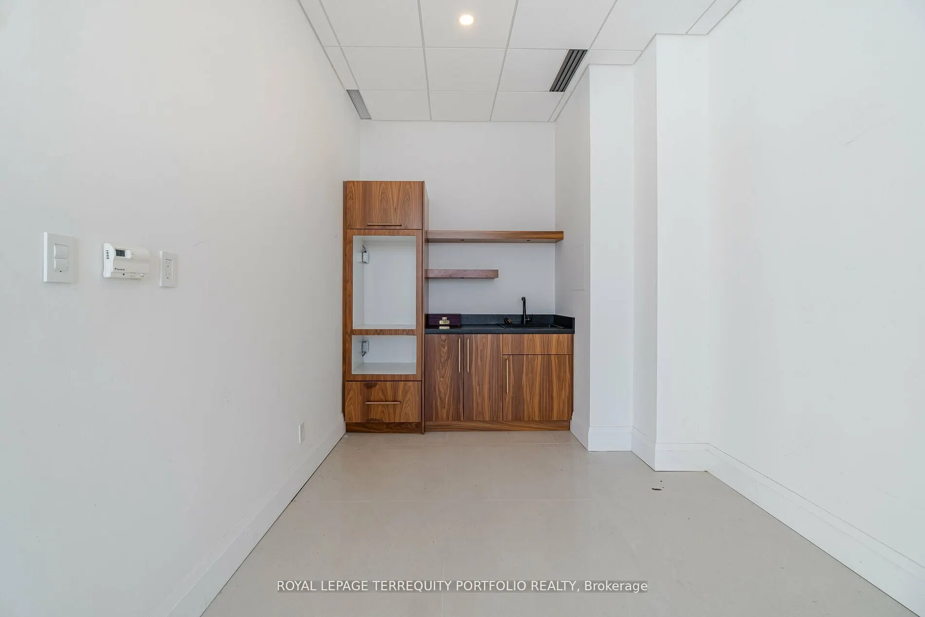 130 Queens Quay E #1220