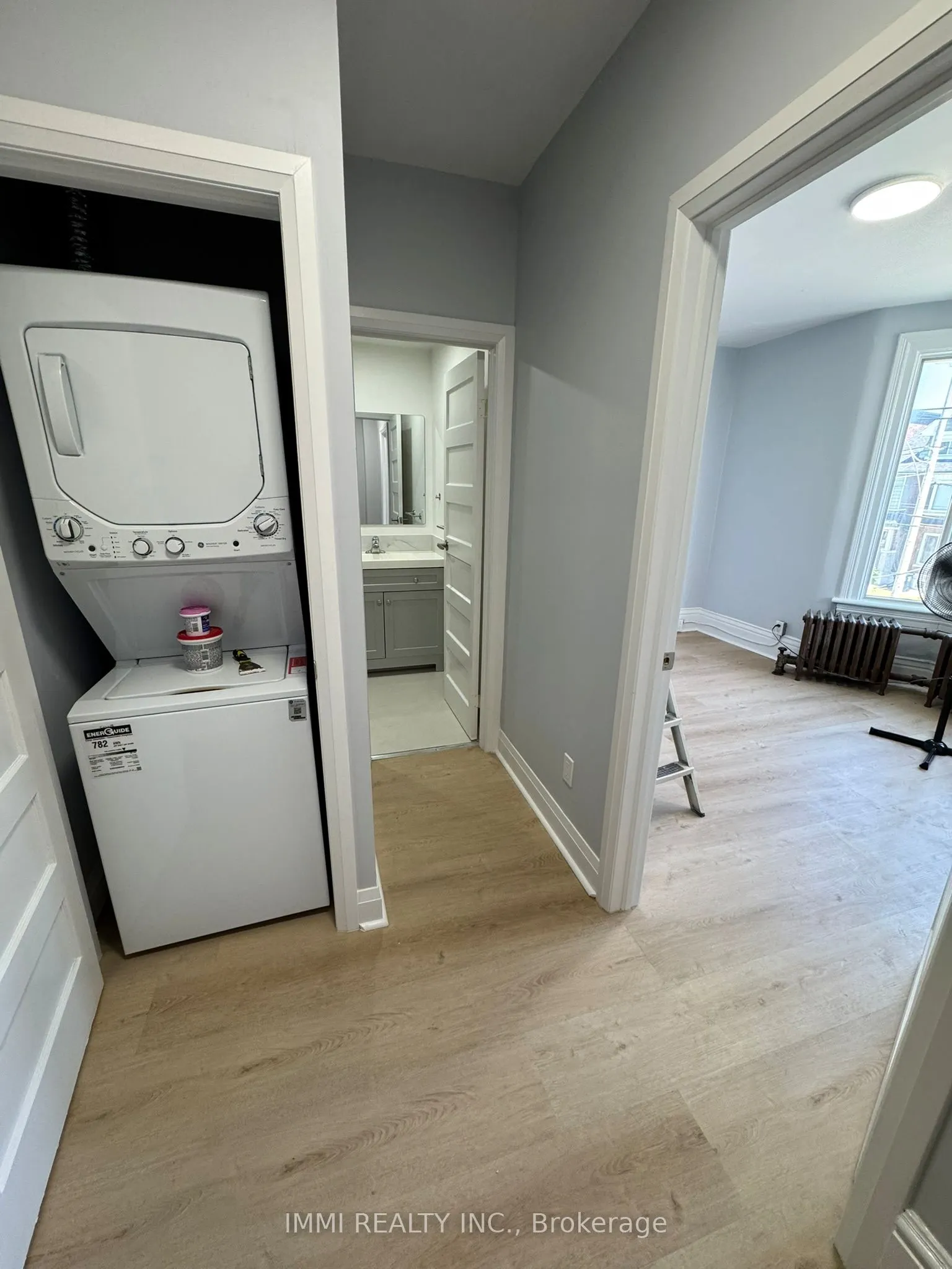 618 Bathurst Street #203