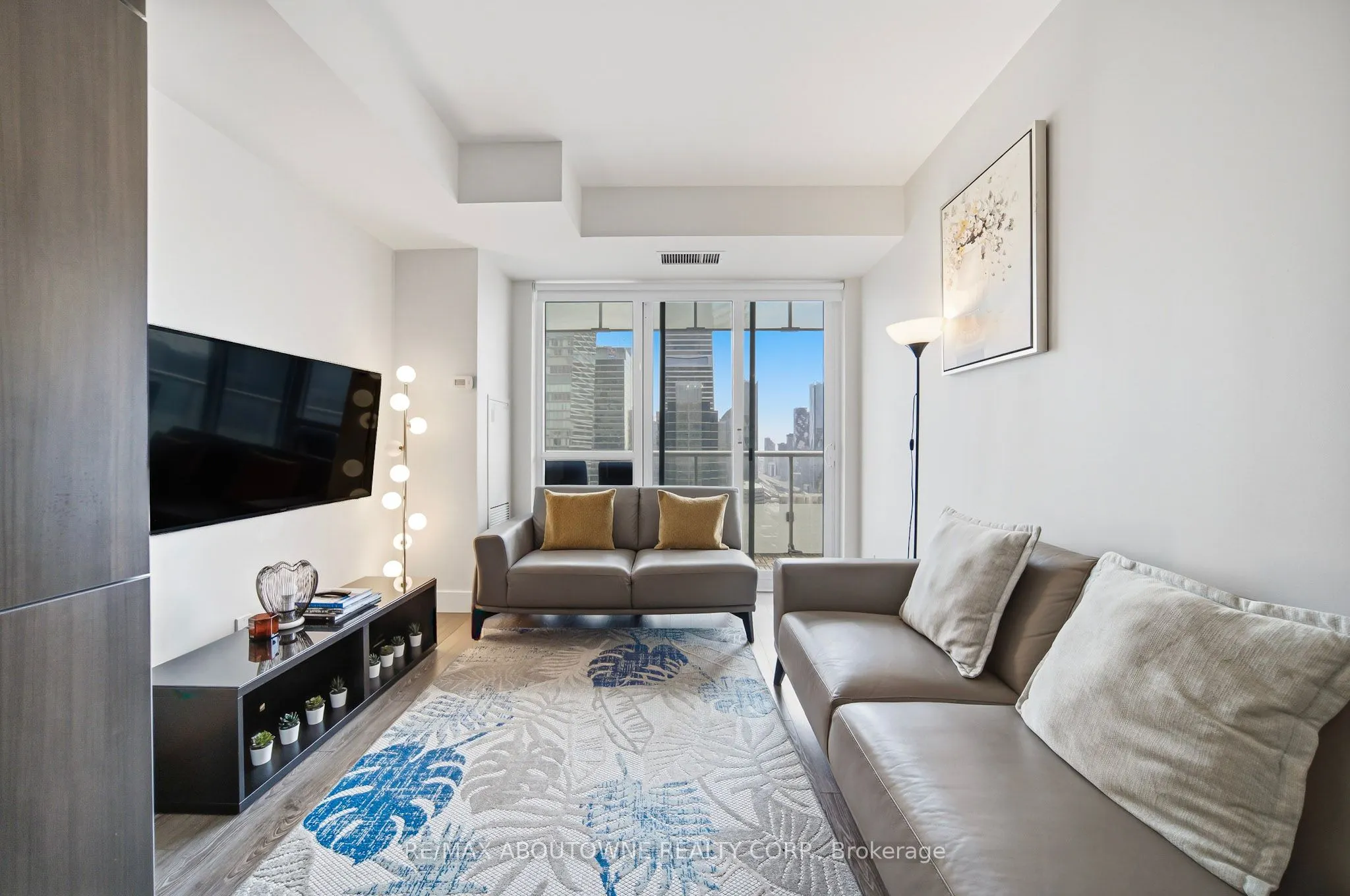 300 Front Street W #3909