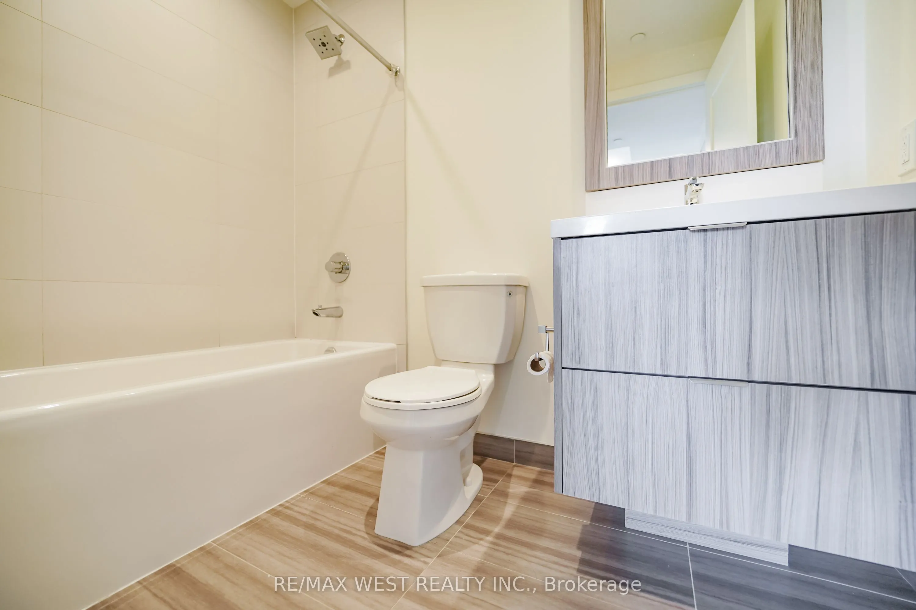 80 Vanauley Street #203