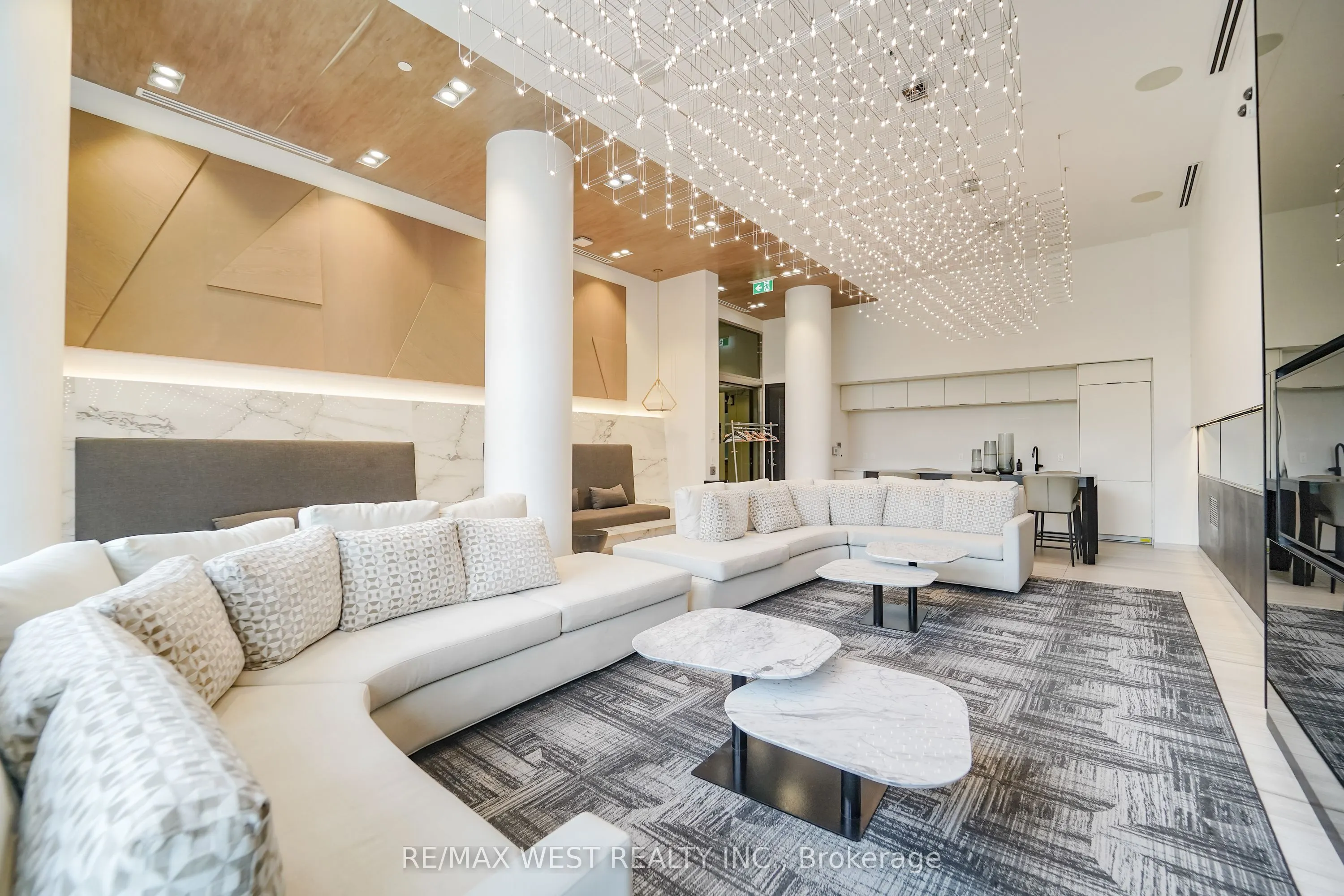80 Vanauley Street #203