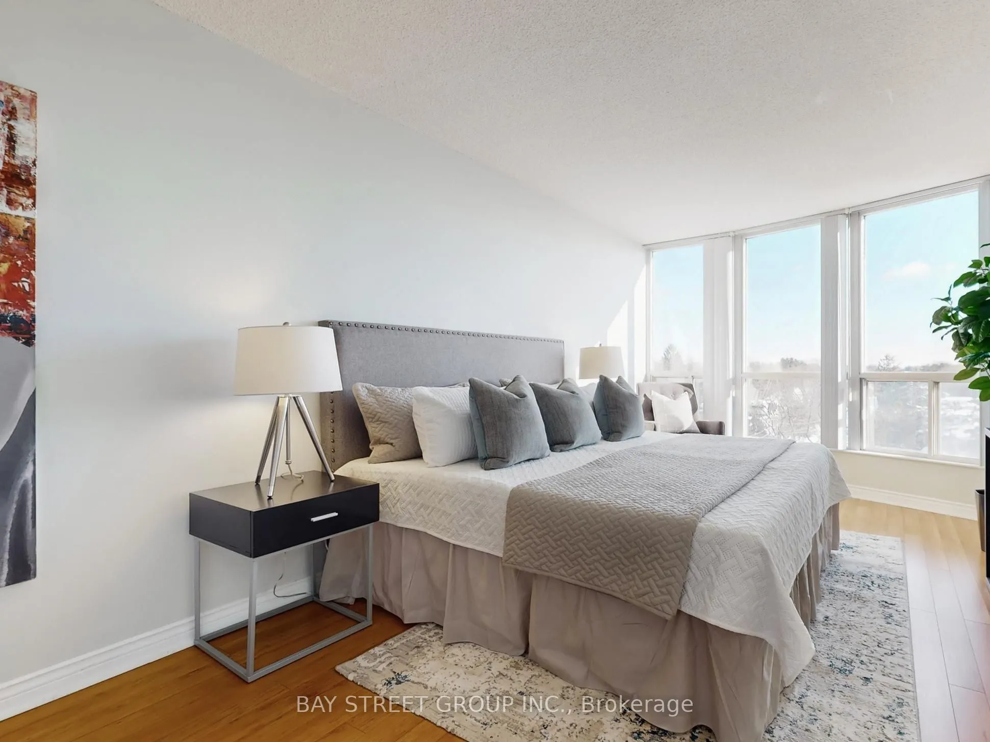 260 Doris Avenue #906