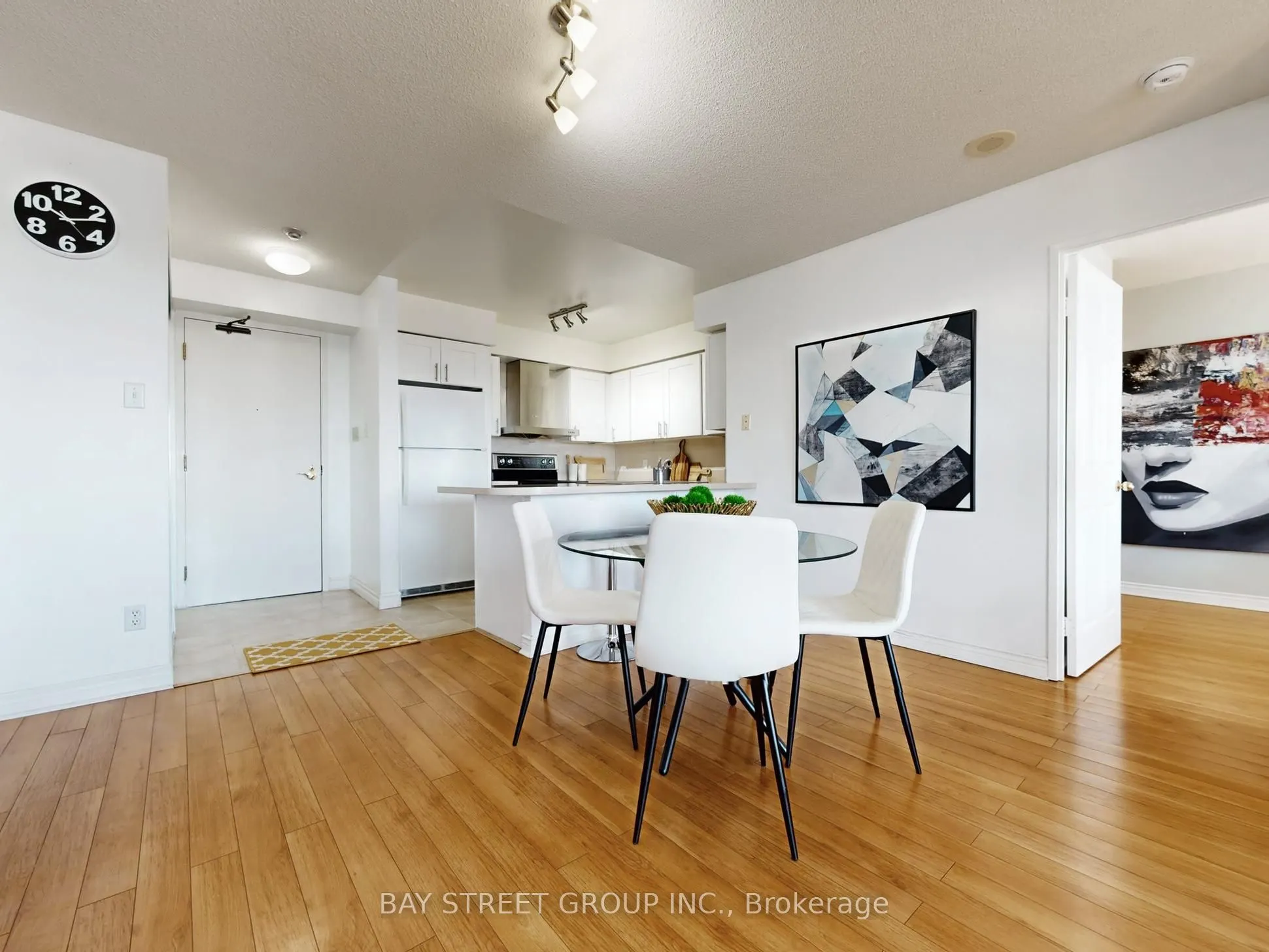 260 Doris Avenue #906