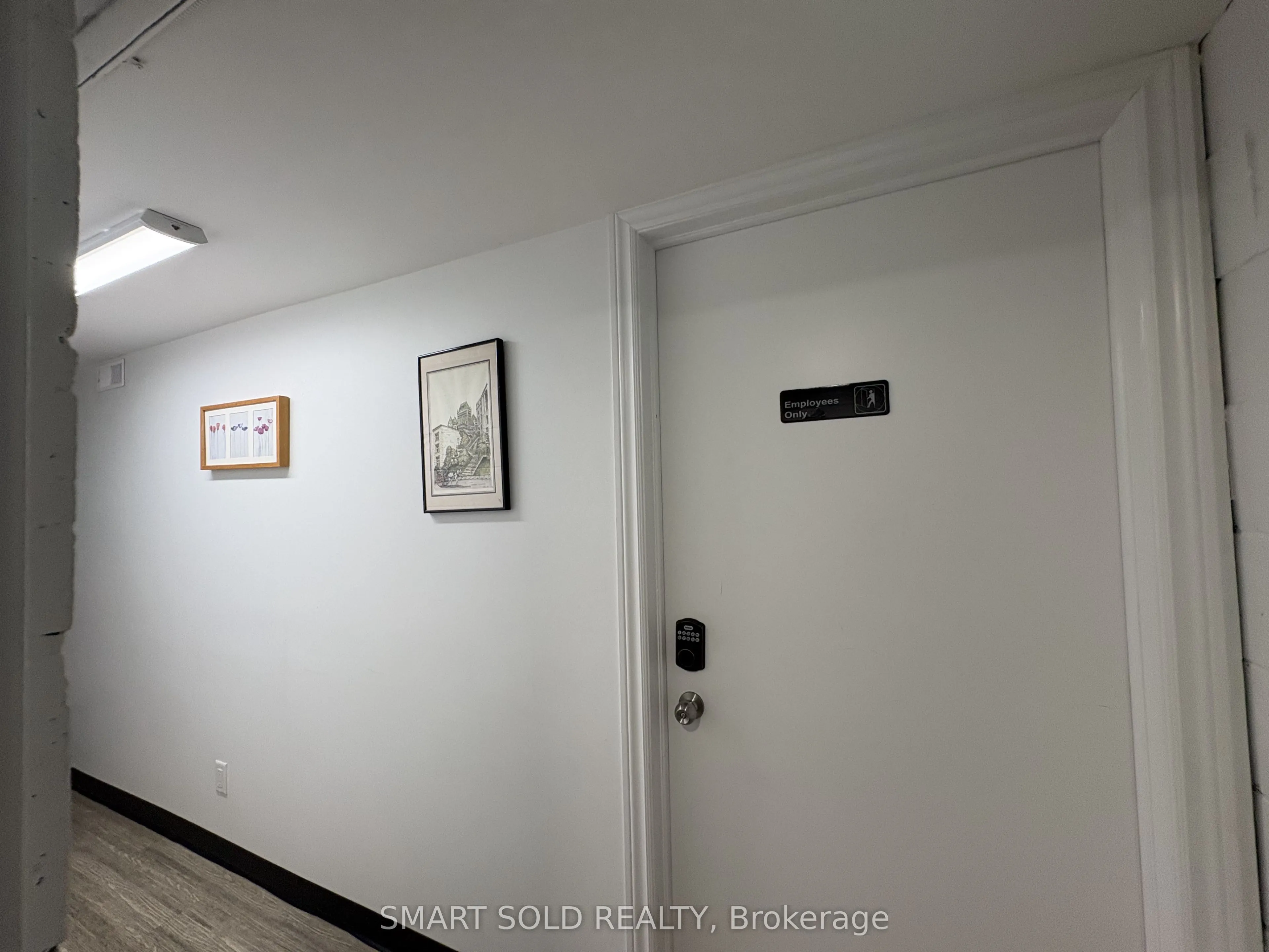 637 Bloor Street W
