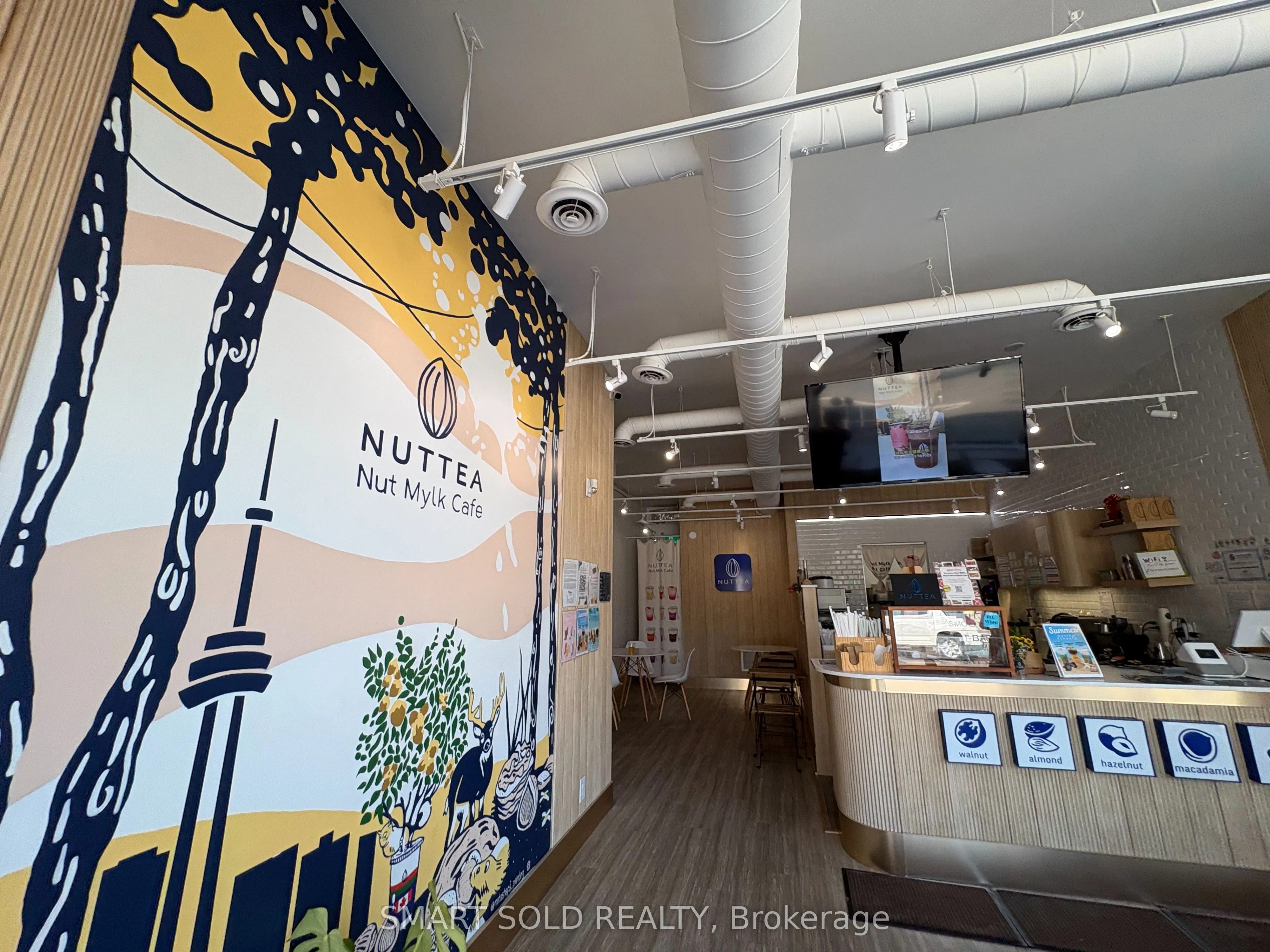 637 Bloor Street W