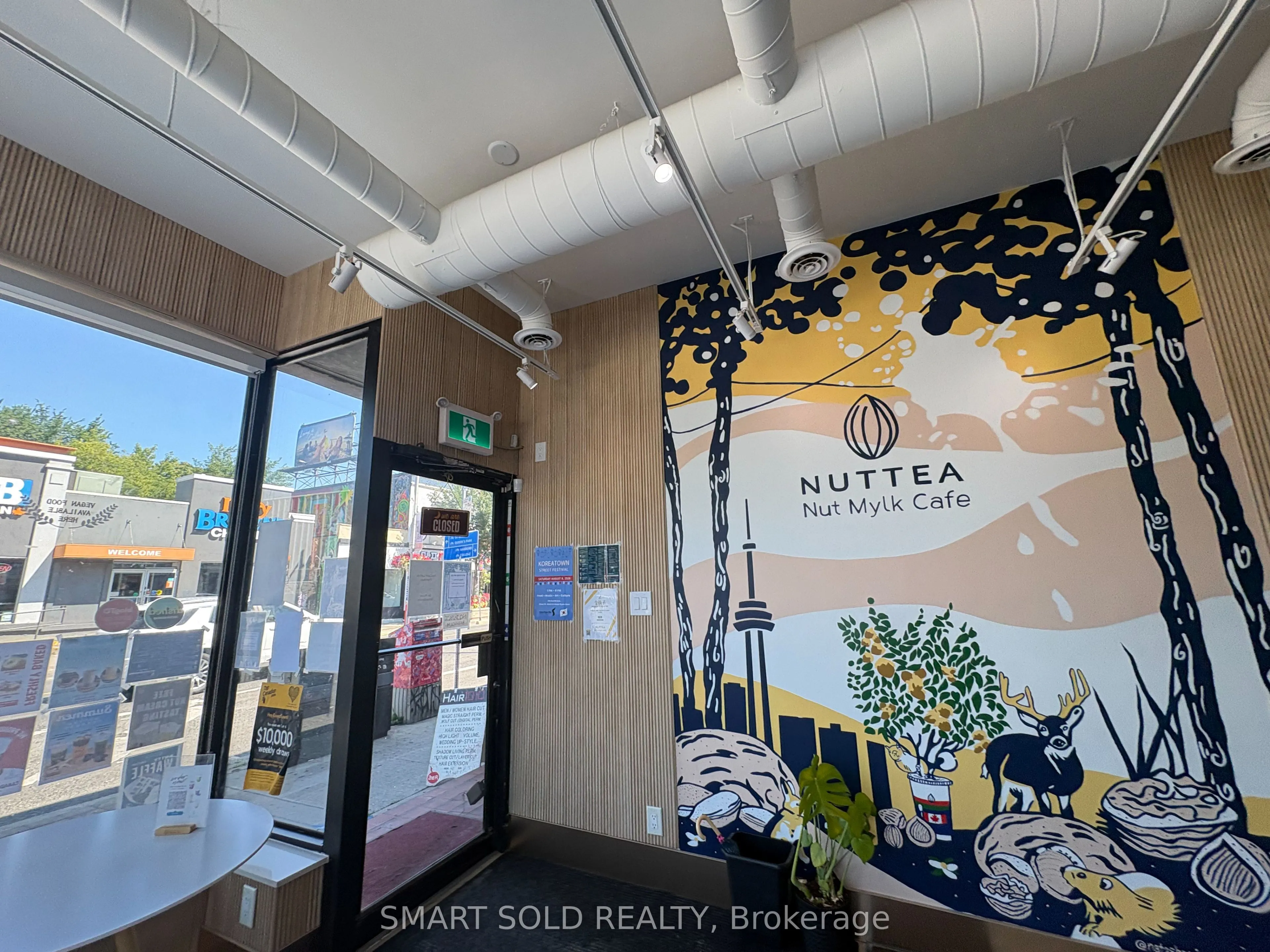 637 Bloor Street W