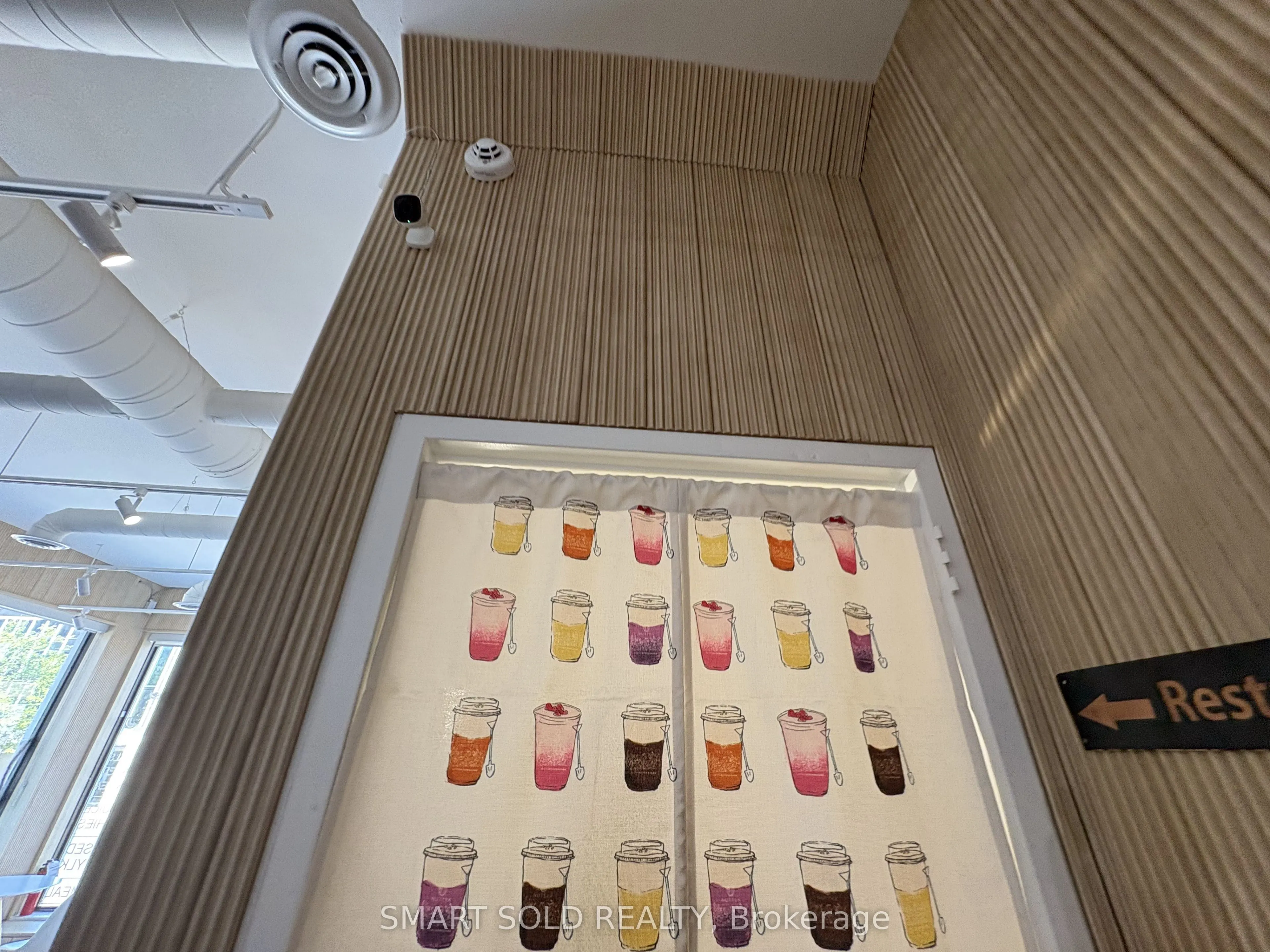 637 Bloor Street W