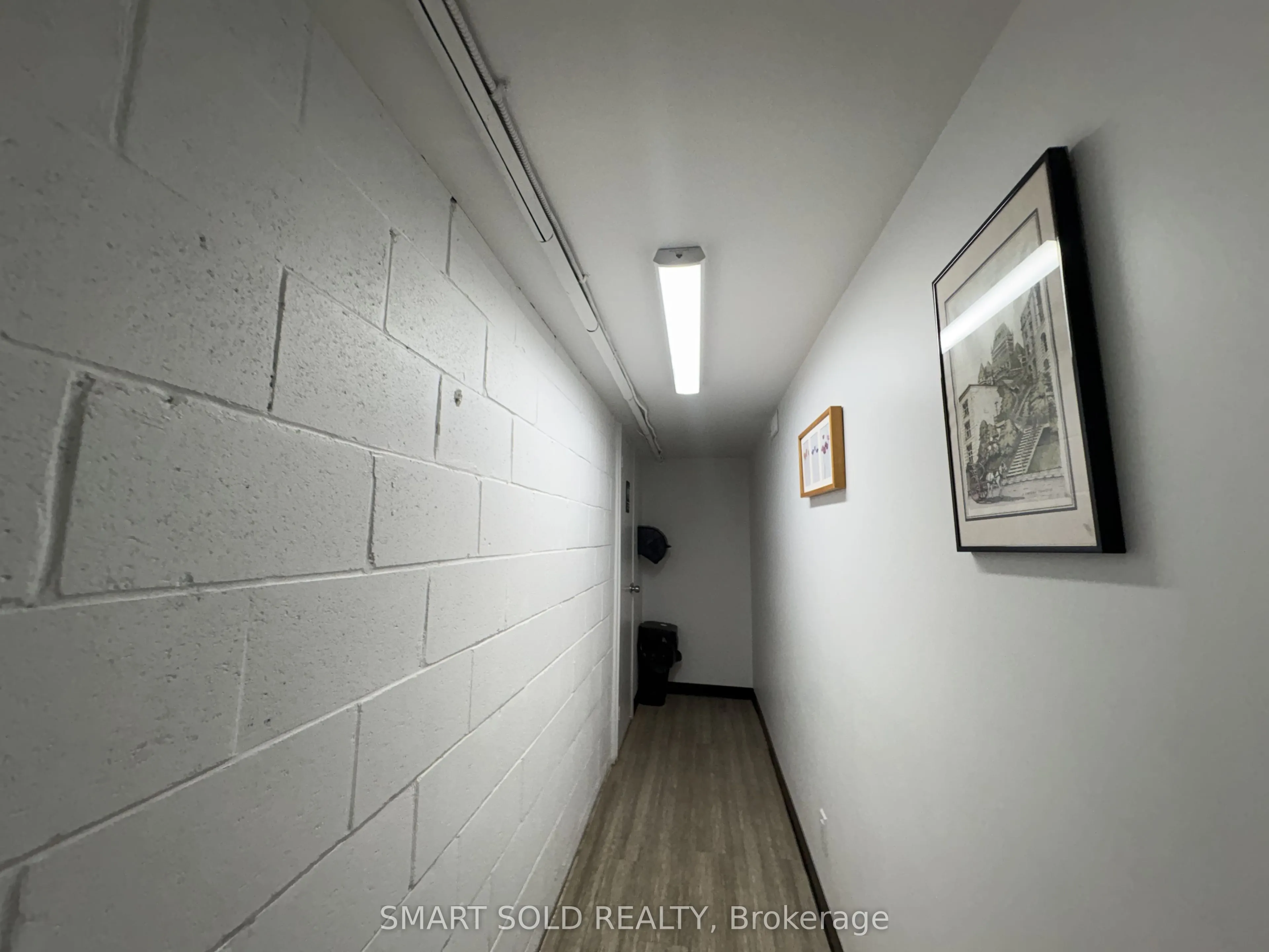 637 Bloor Street W