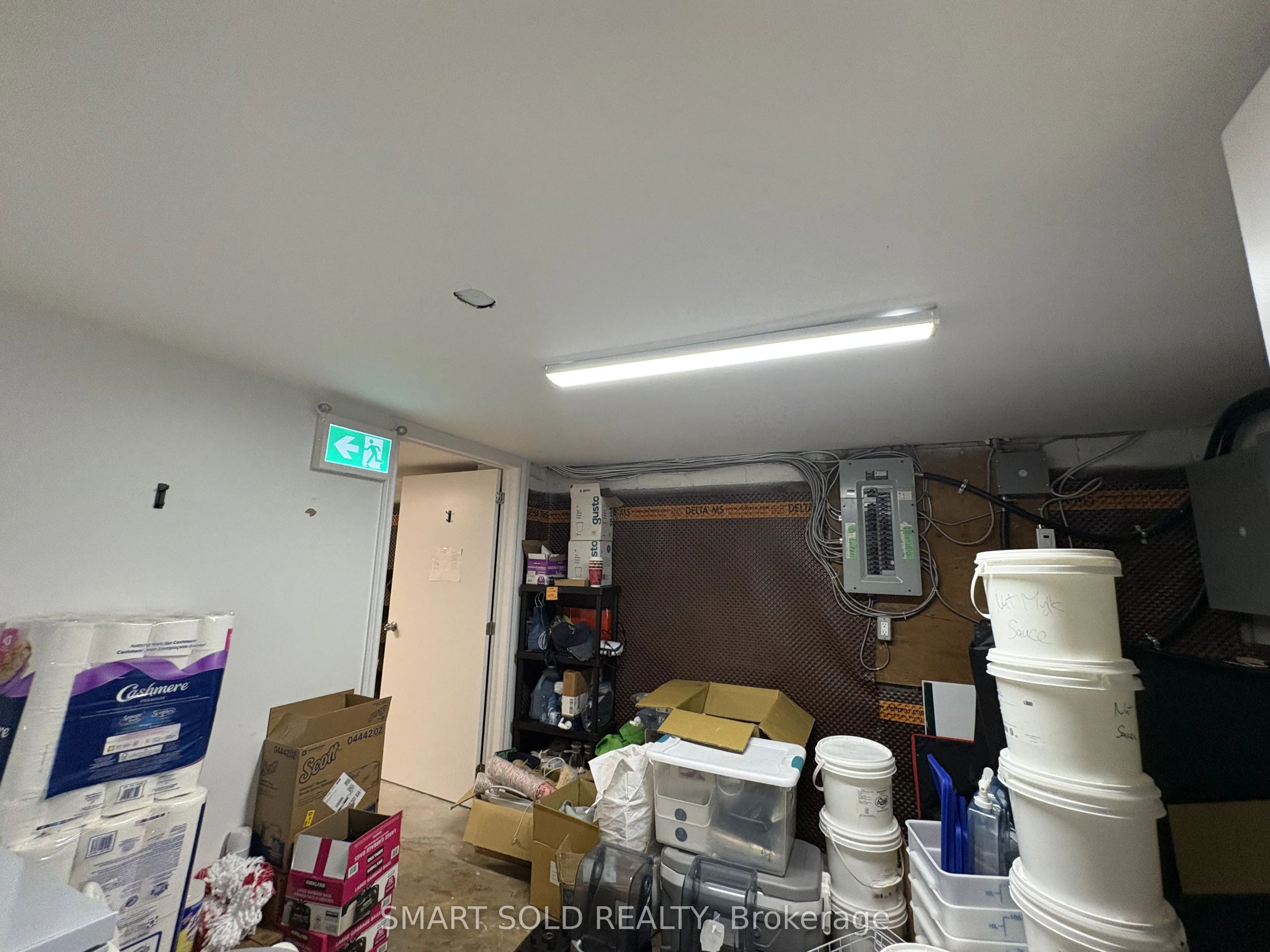 637 Bloor Street W