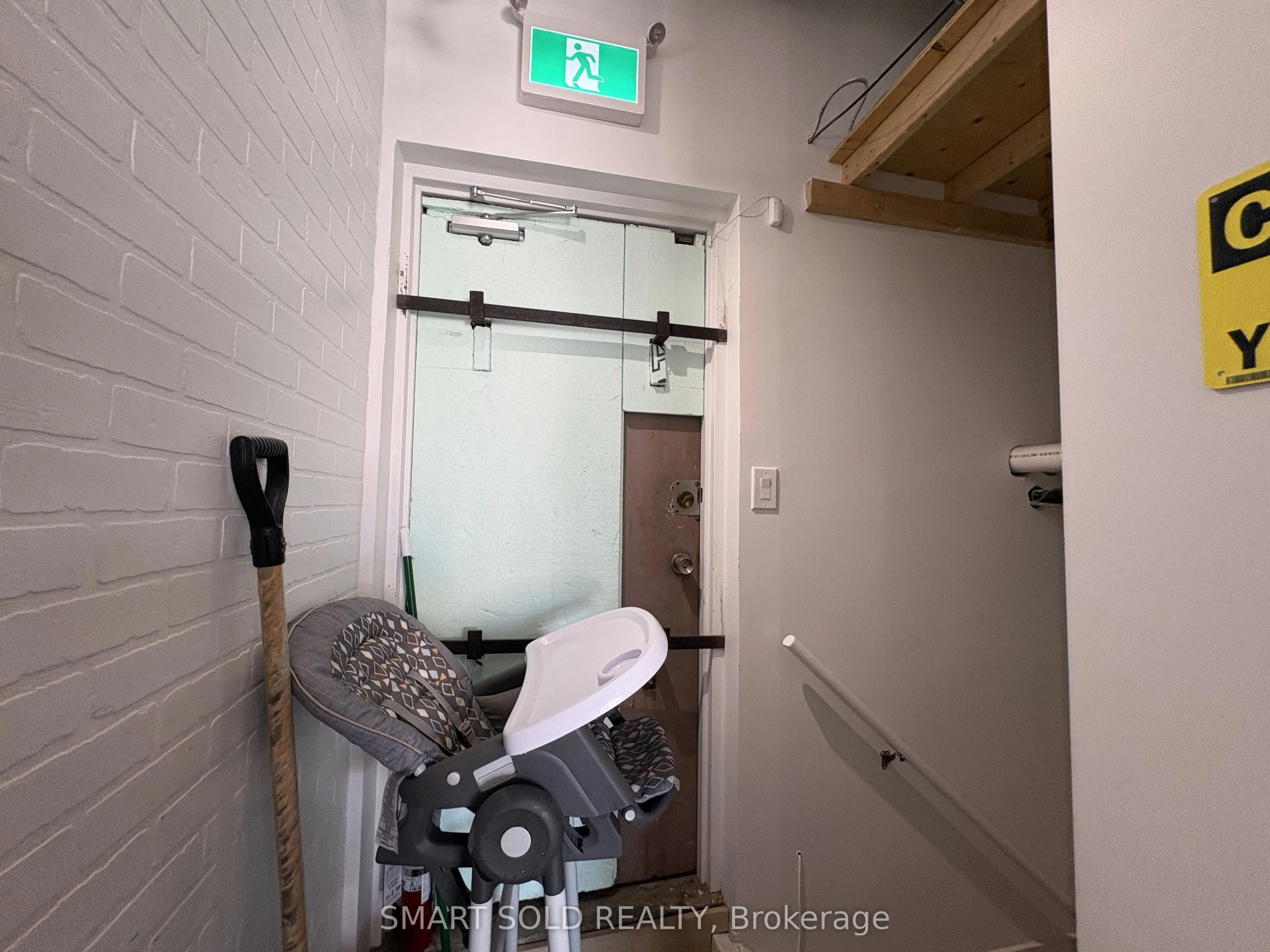 637 Bloor Street W