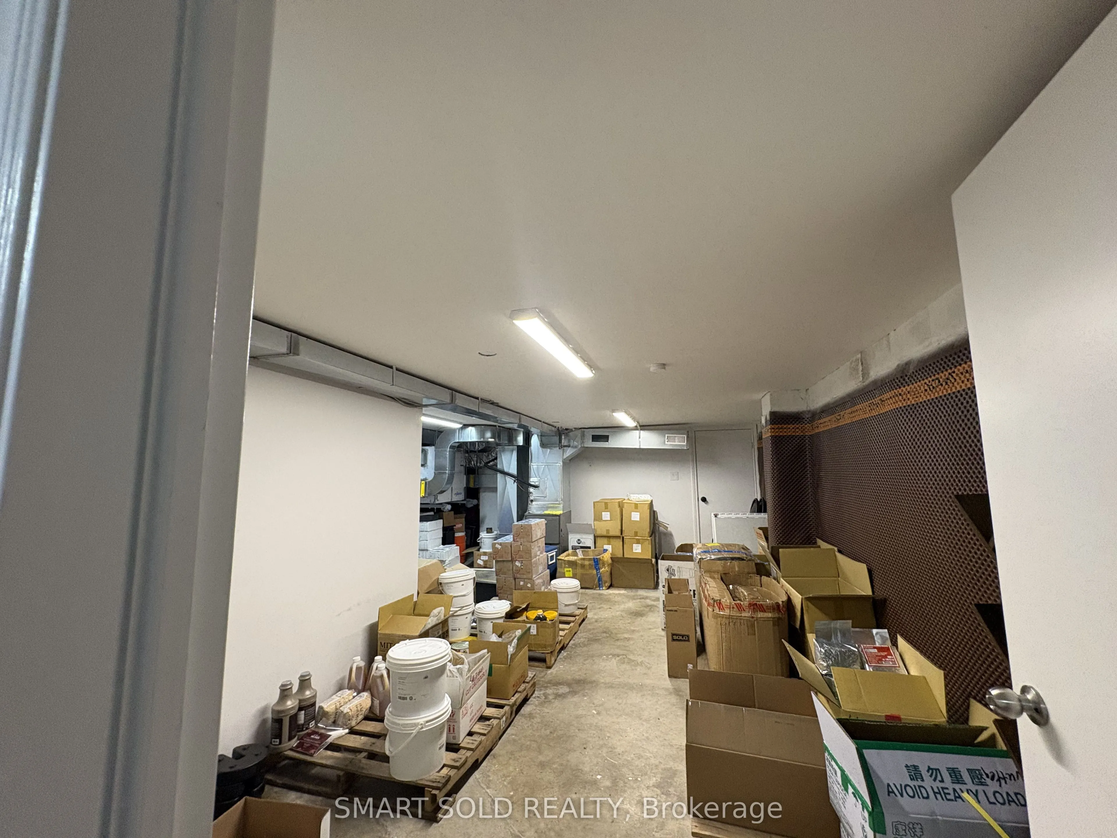 637 Bloor Street W