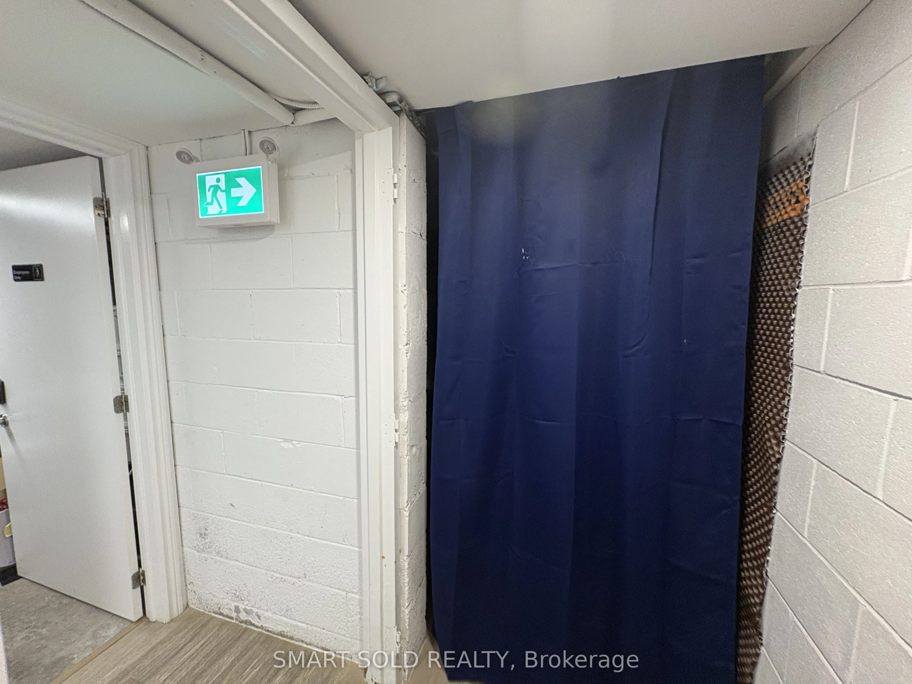 637 Bloor Street W