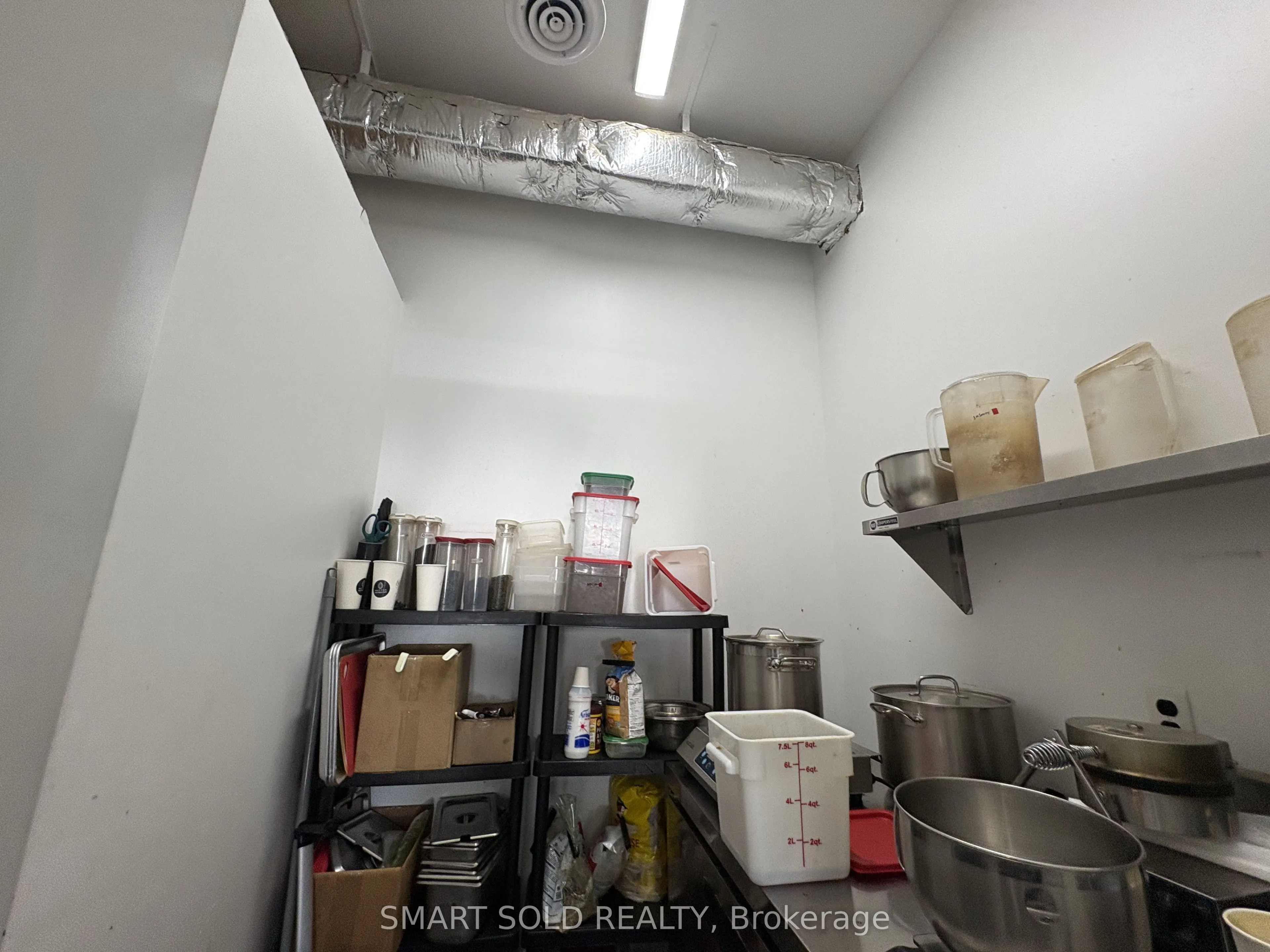 637 Bloor Street W