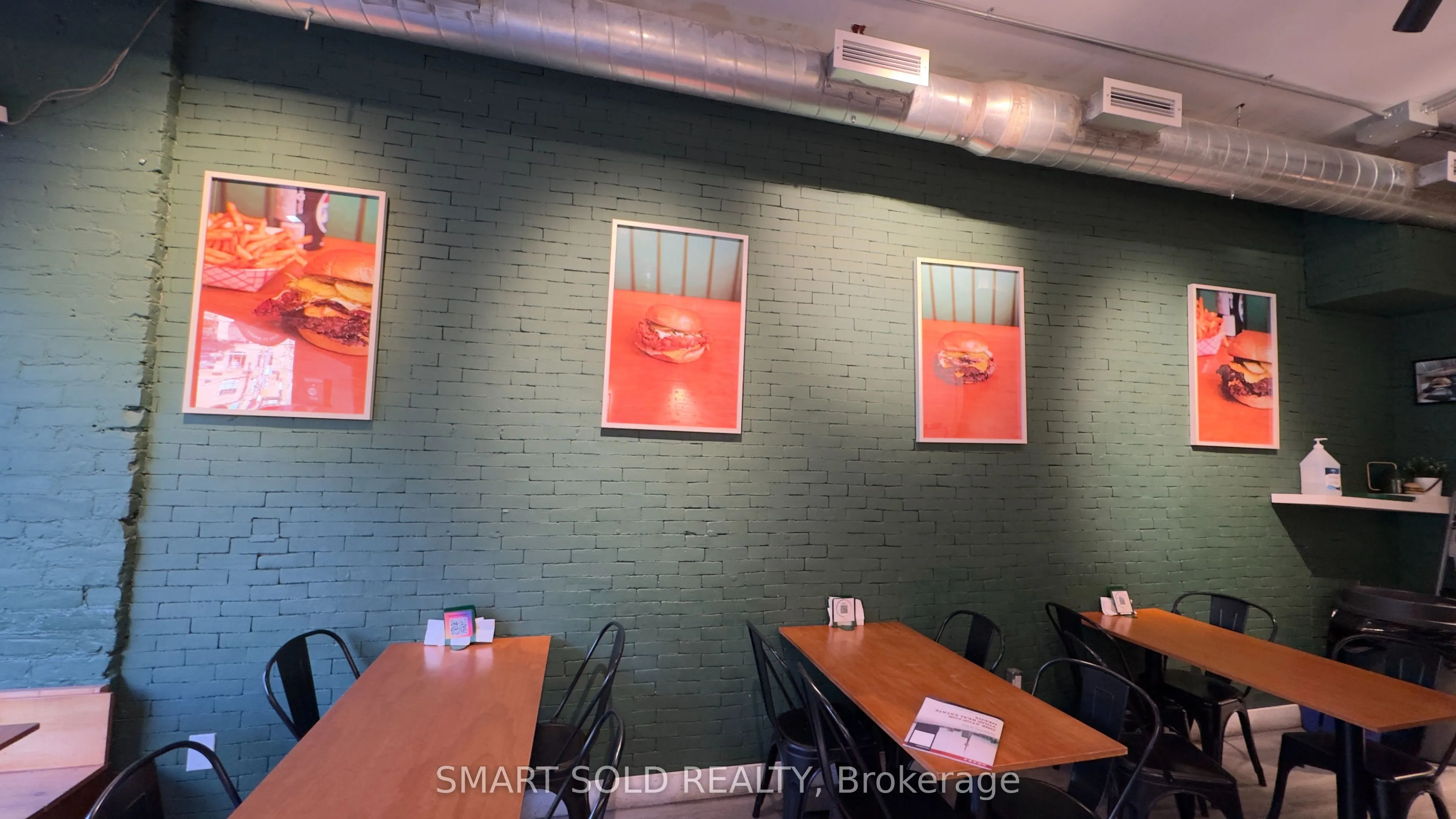 960 Queen Street W
