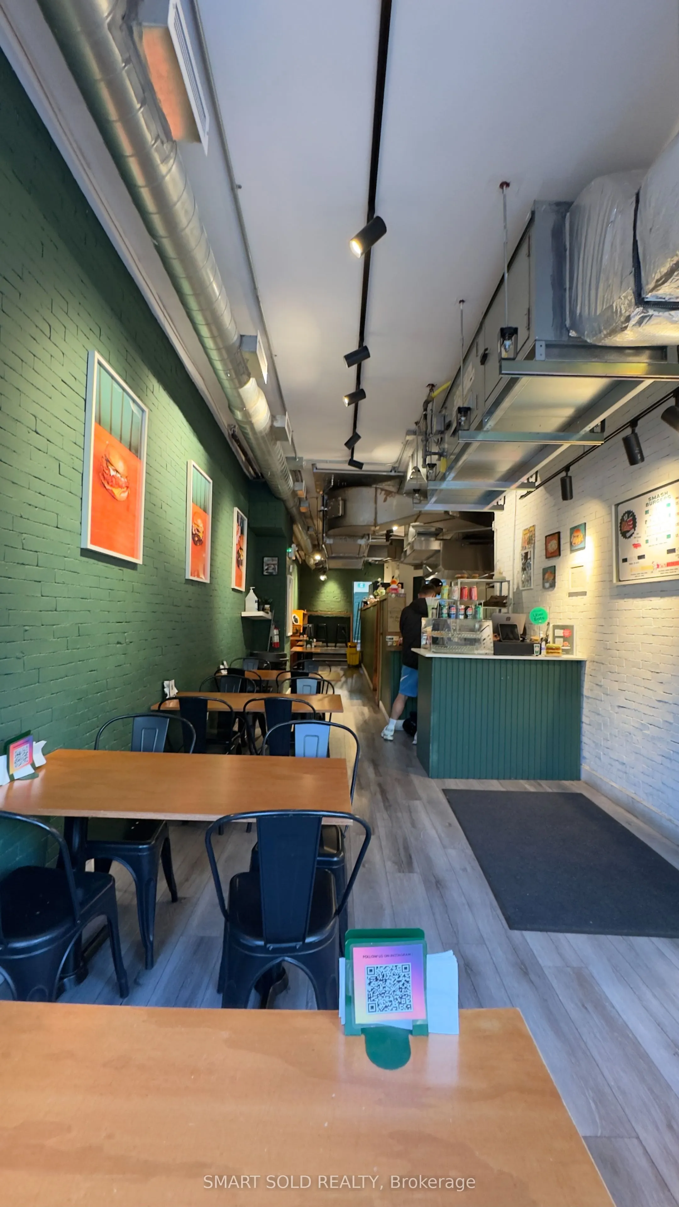 960 Queen Street W