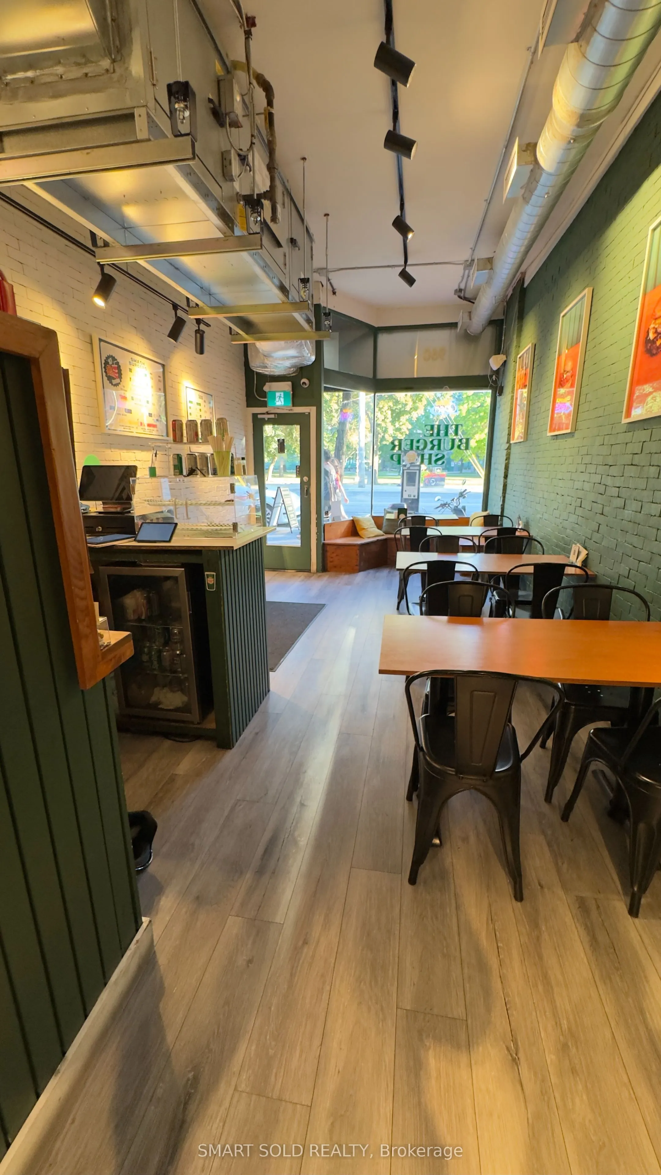 960 Queen Street W