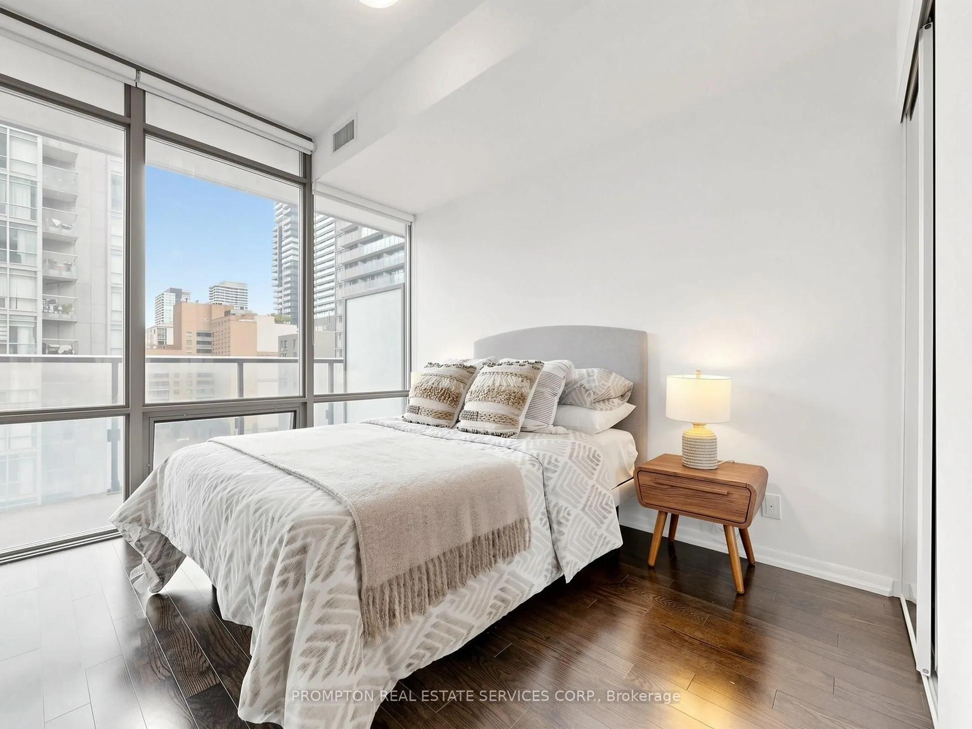 832 Bay Street #905