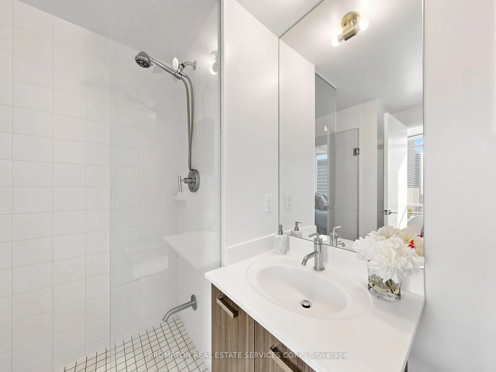 832 Bay Street #905