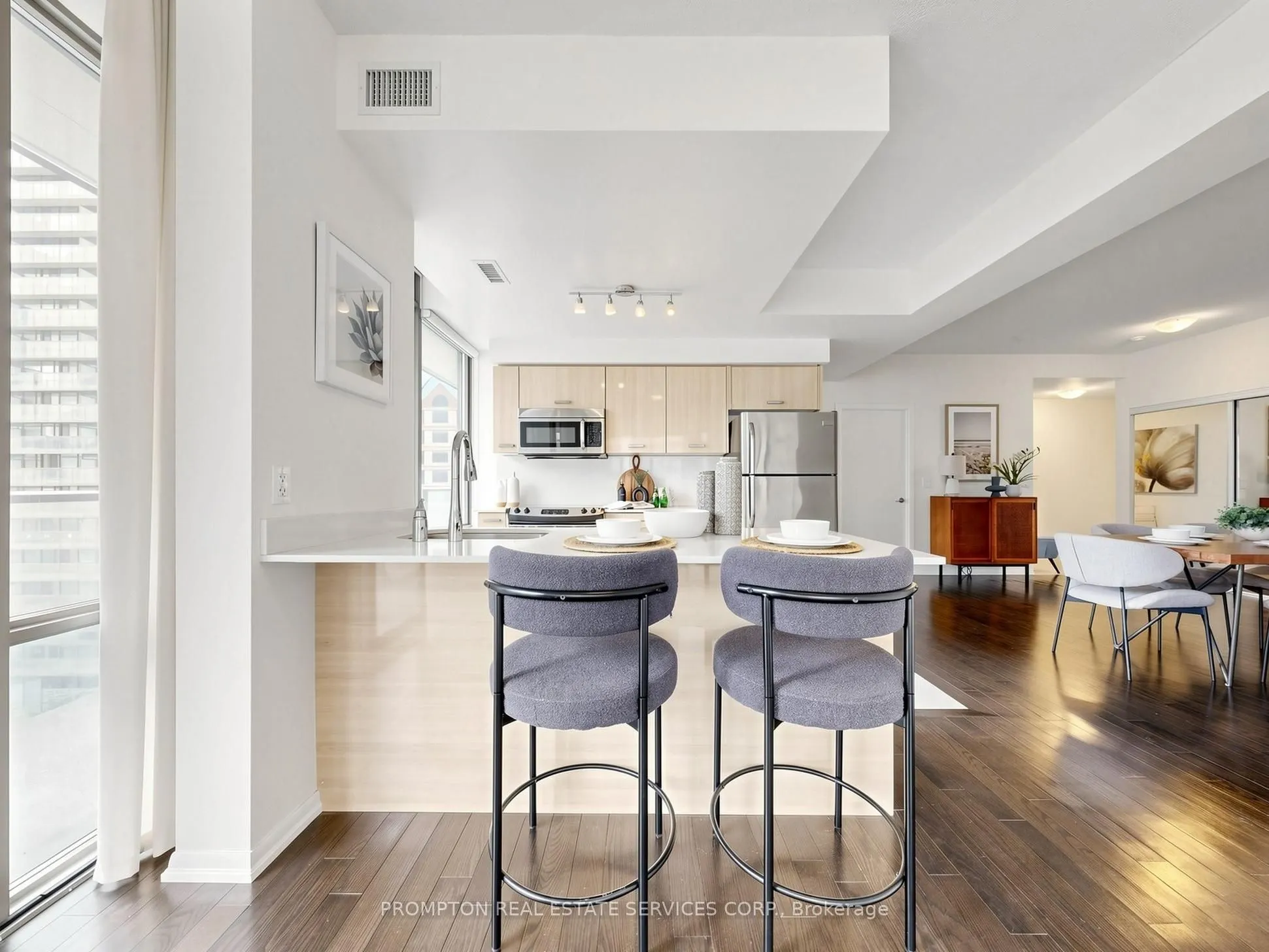 832 Bay Street #905