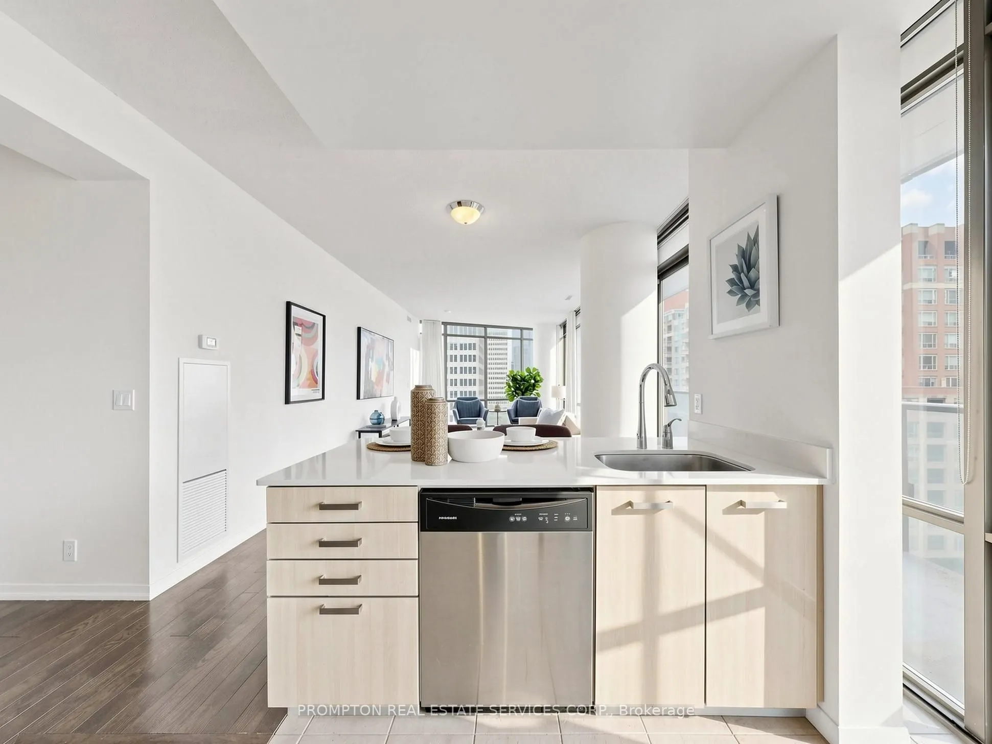 832 Bay Street #905