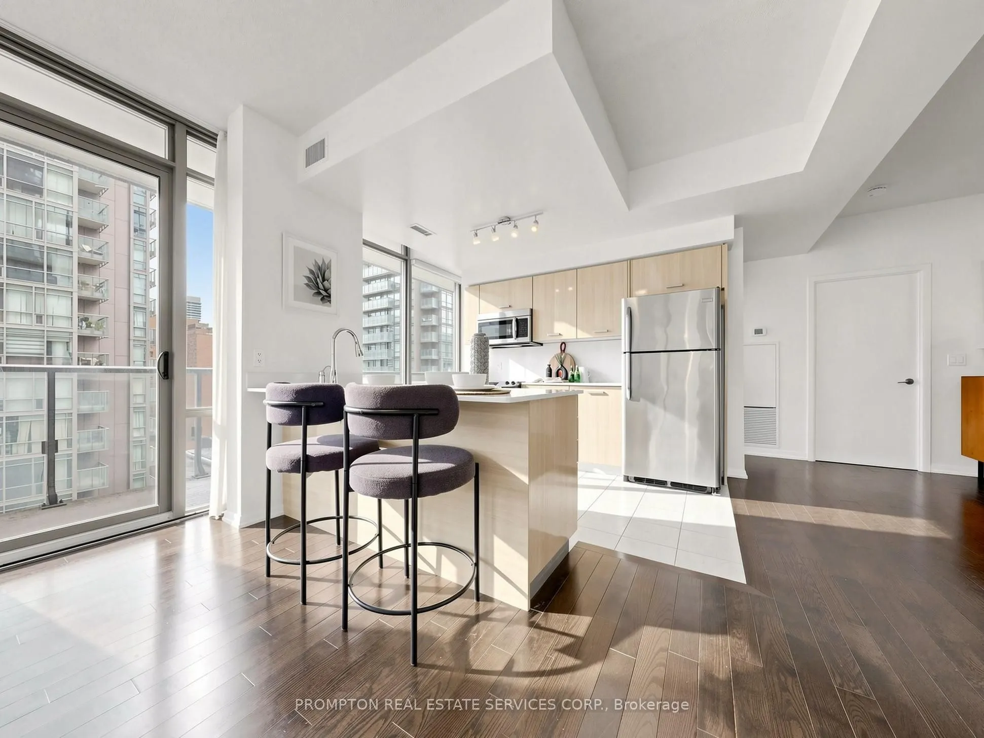 832 Bay Street #905