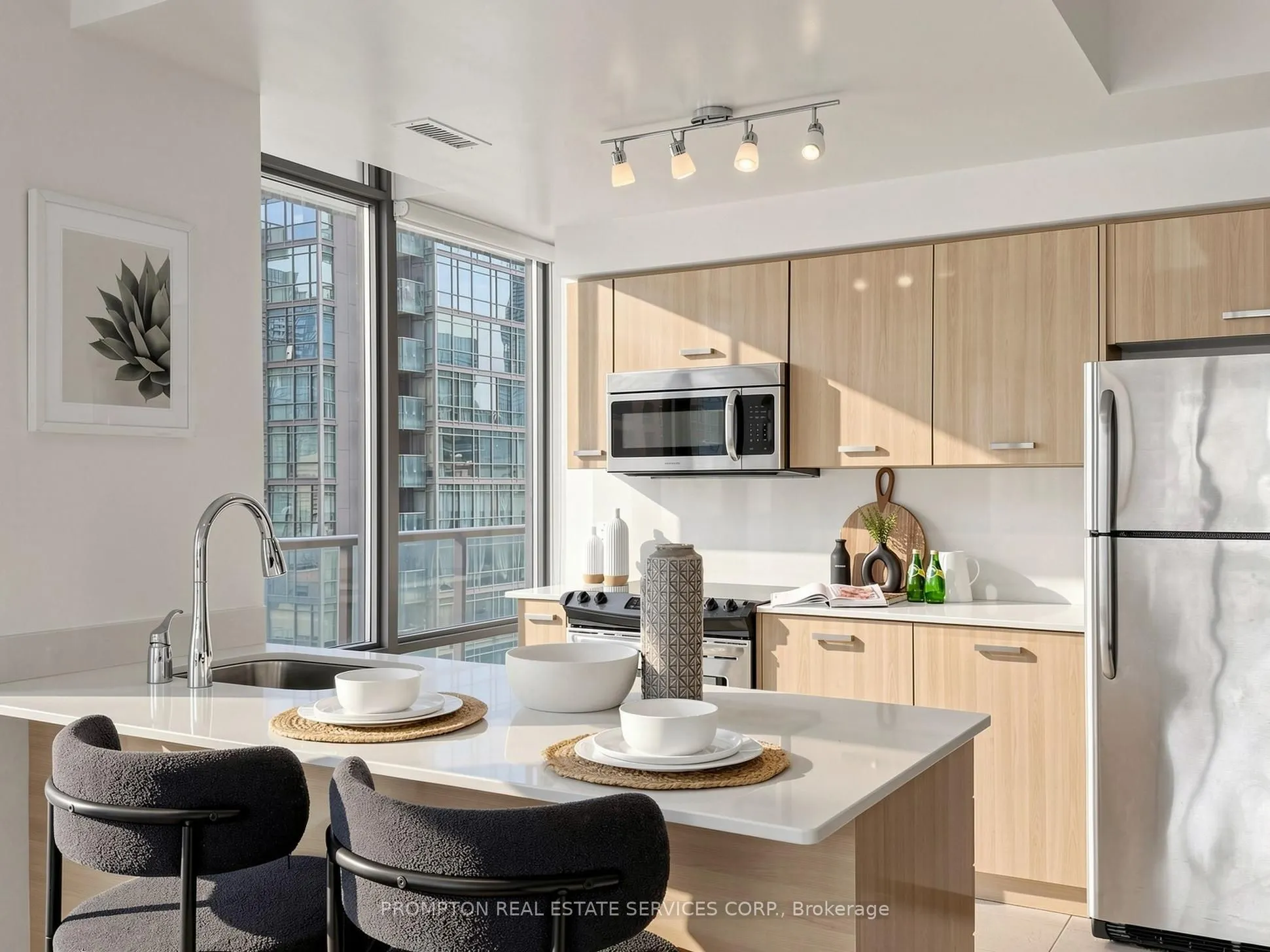 832 Bay Street #905