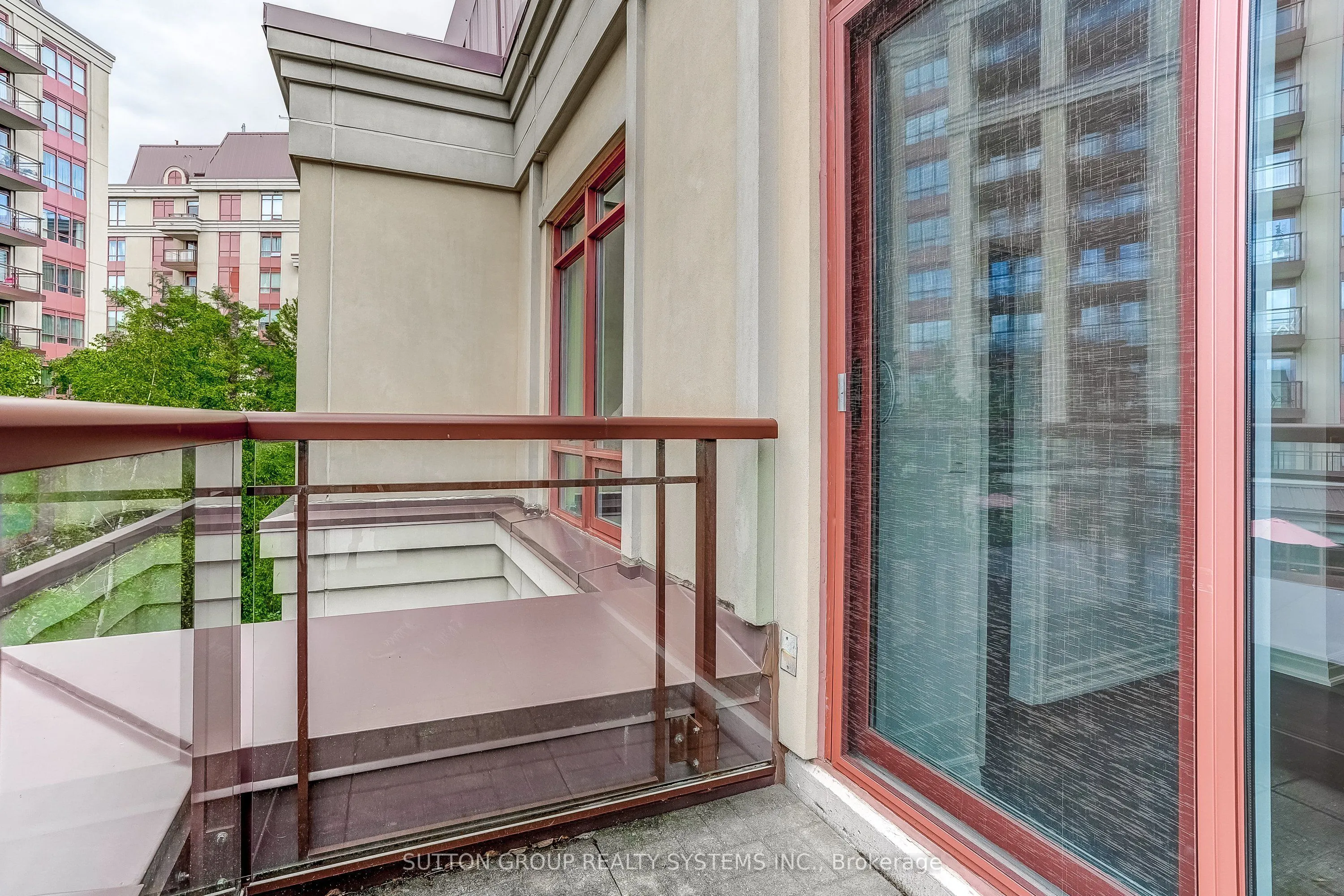 15 Rean Drive #408