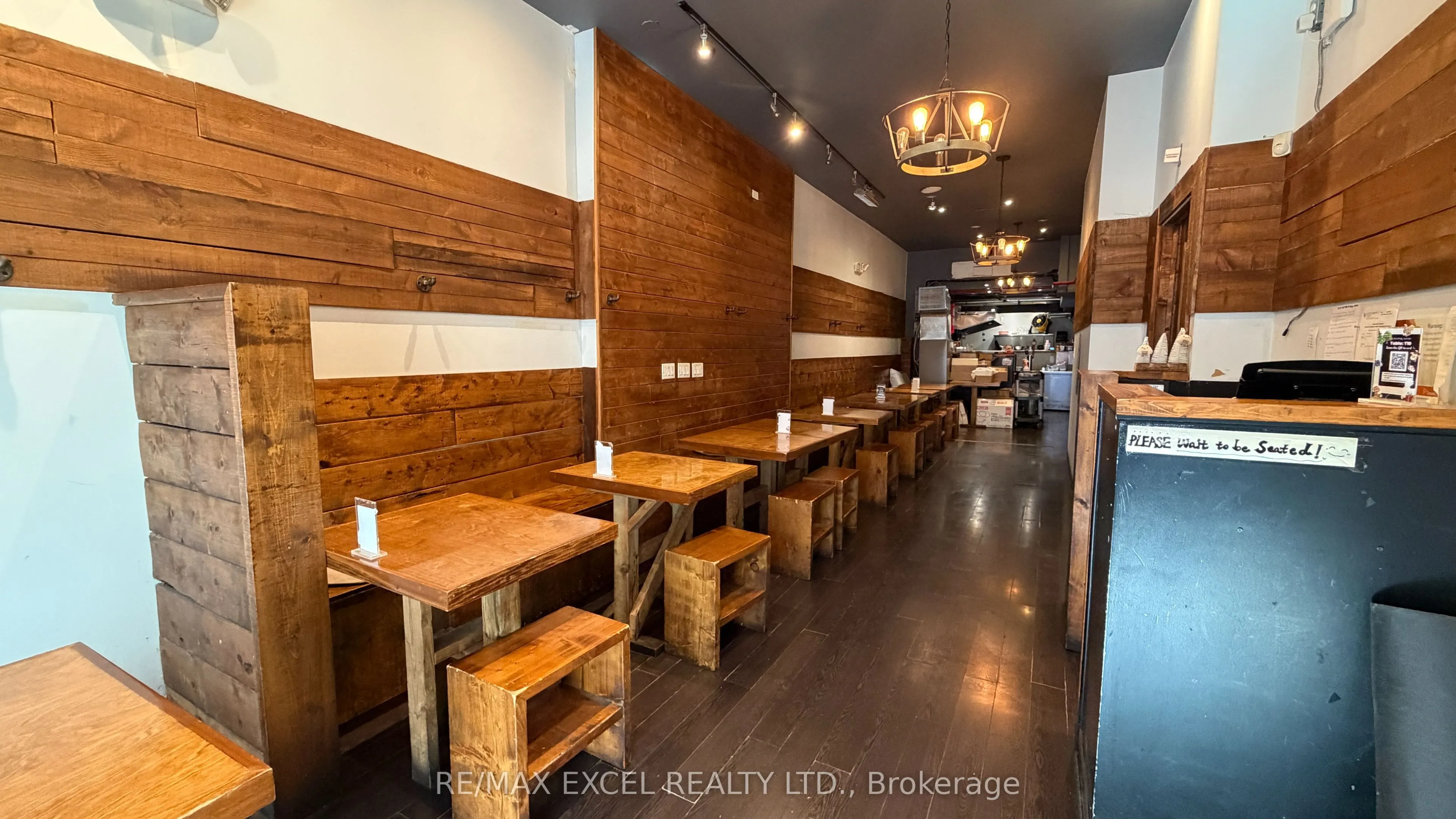 548 Yonge Street