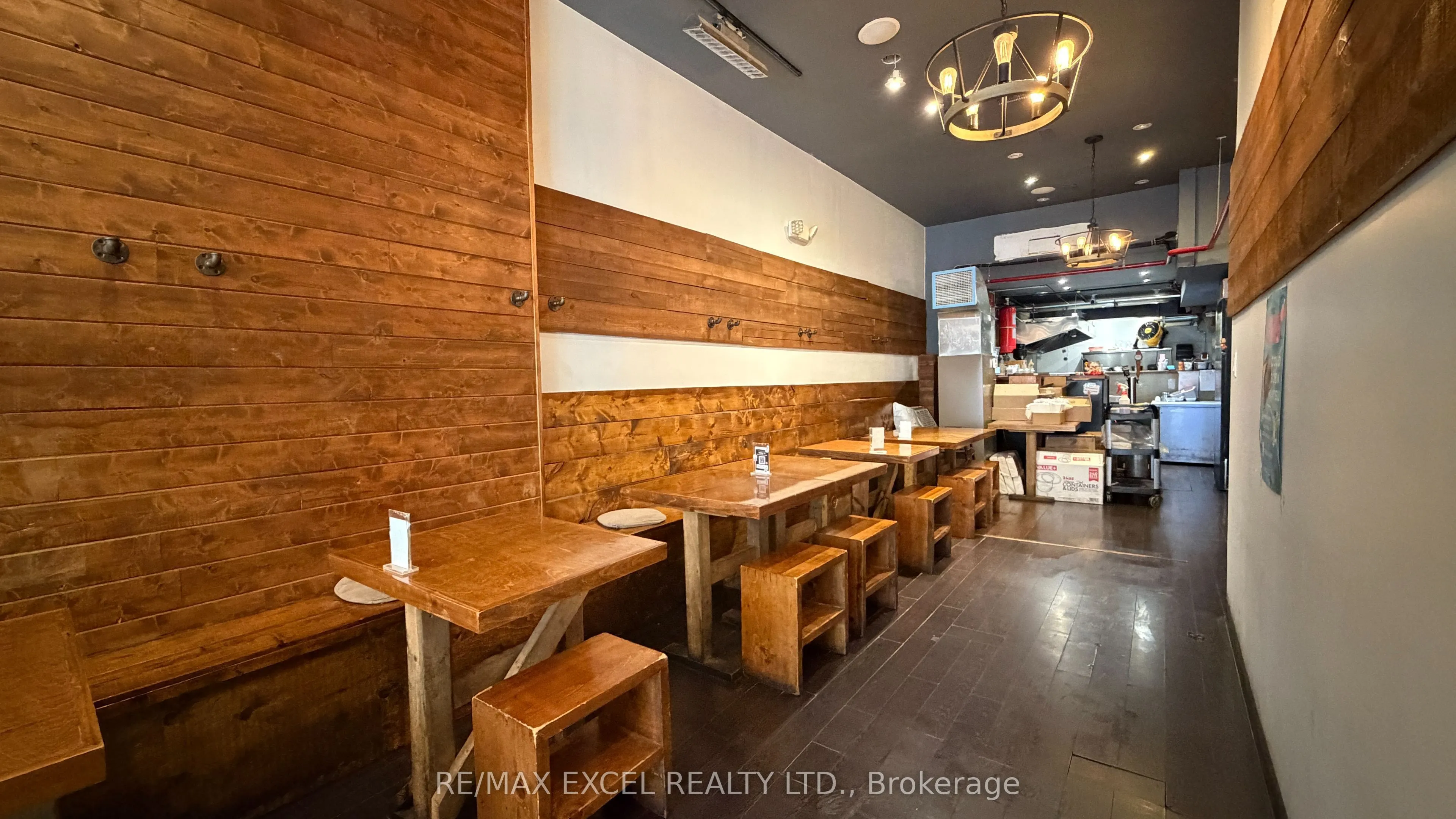 548 Yonge Street