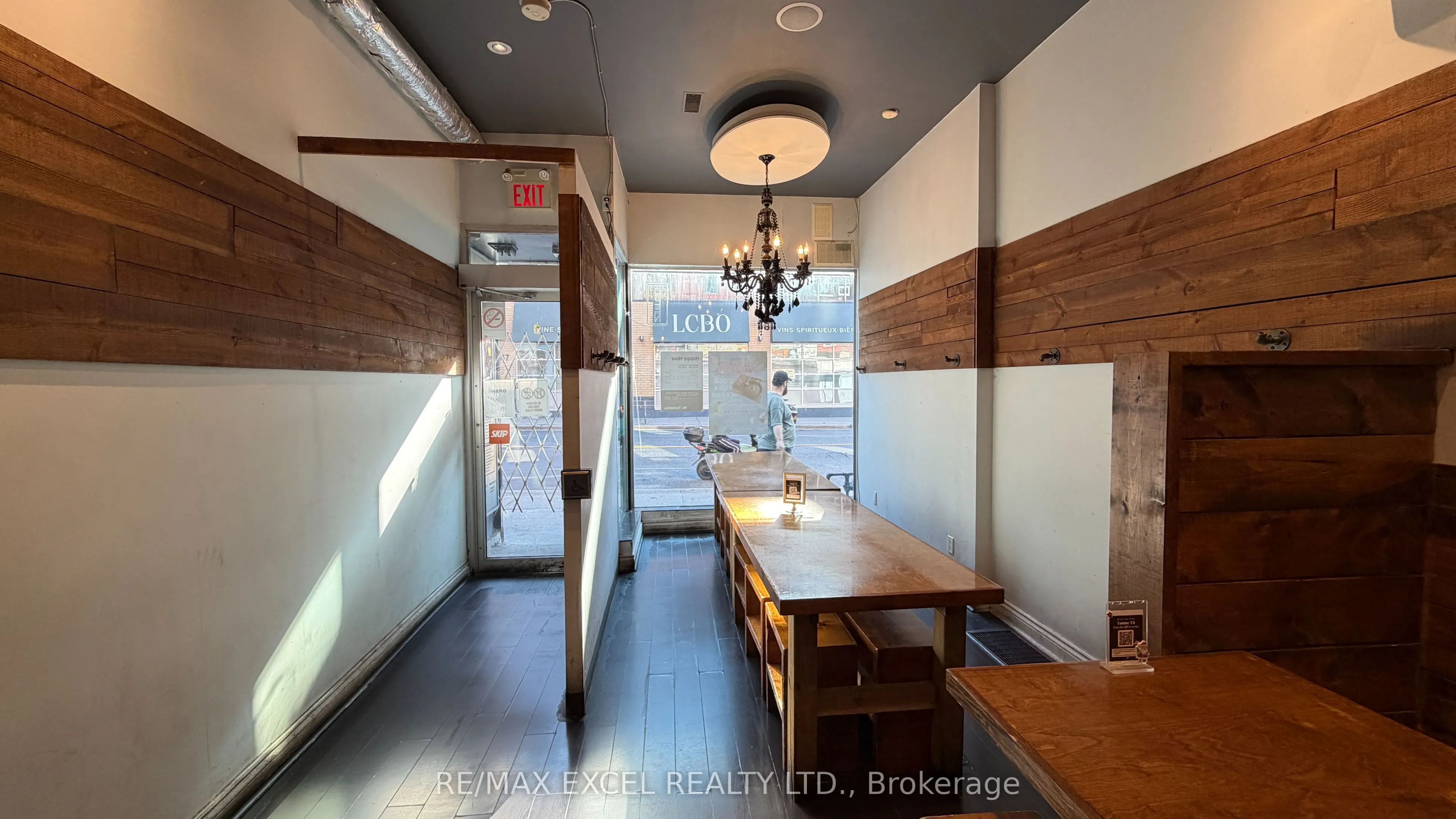 548 Yonge Street