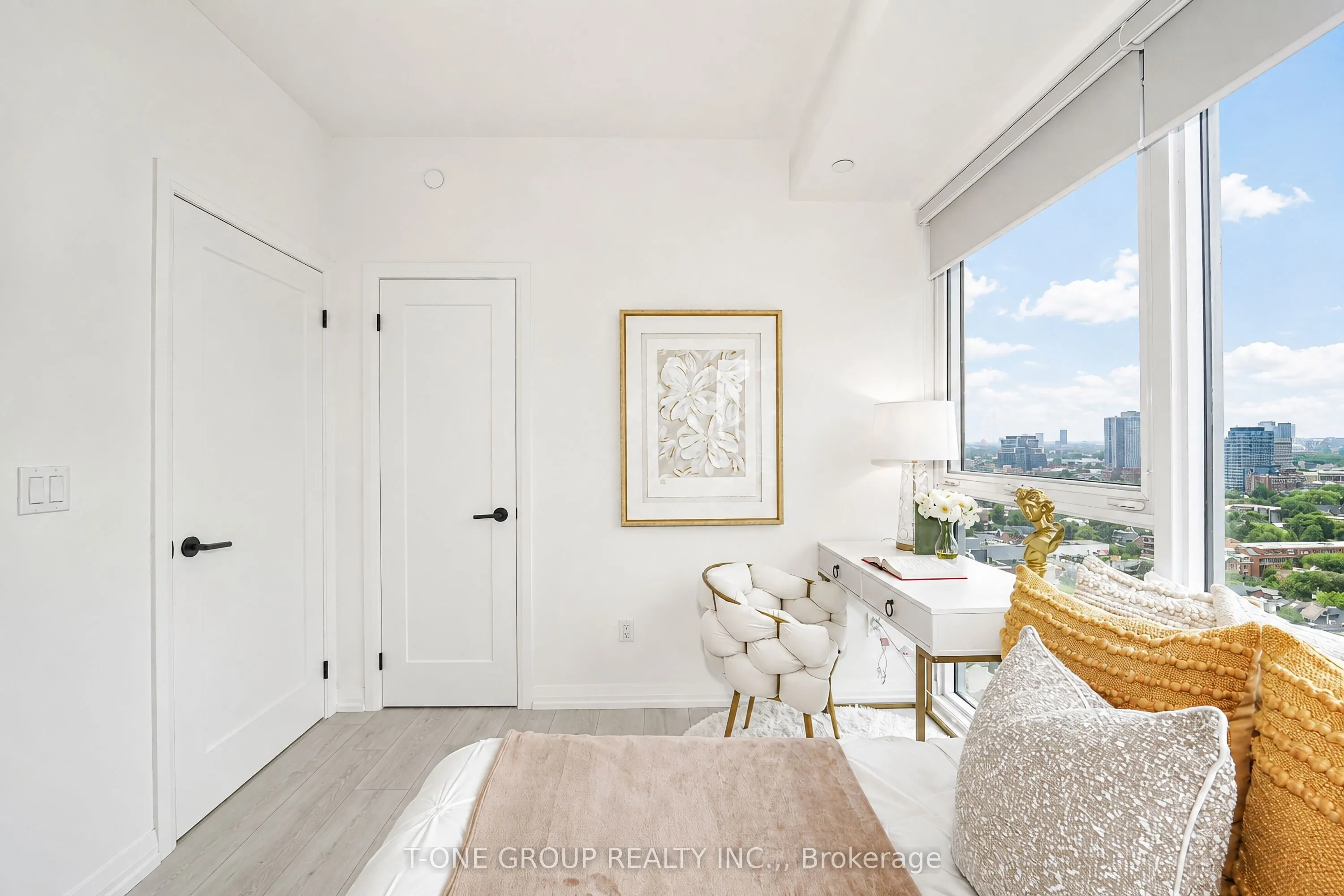 280 Dundas Street W #1803