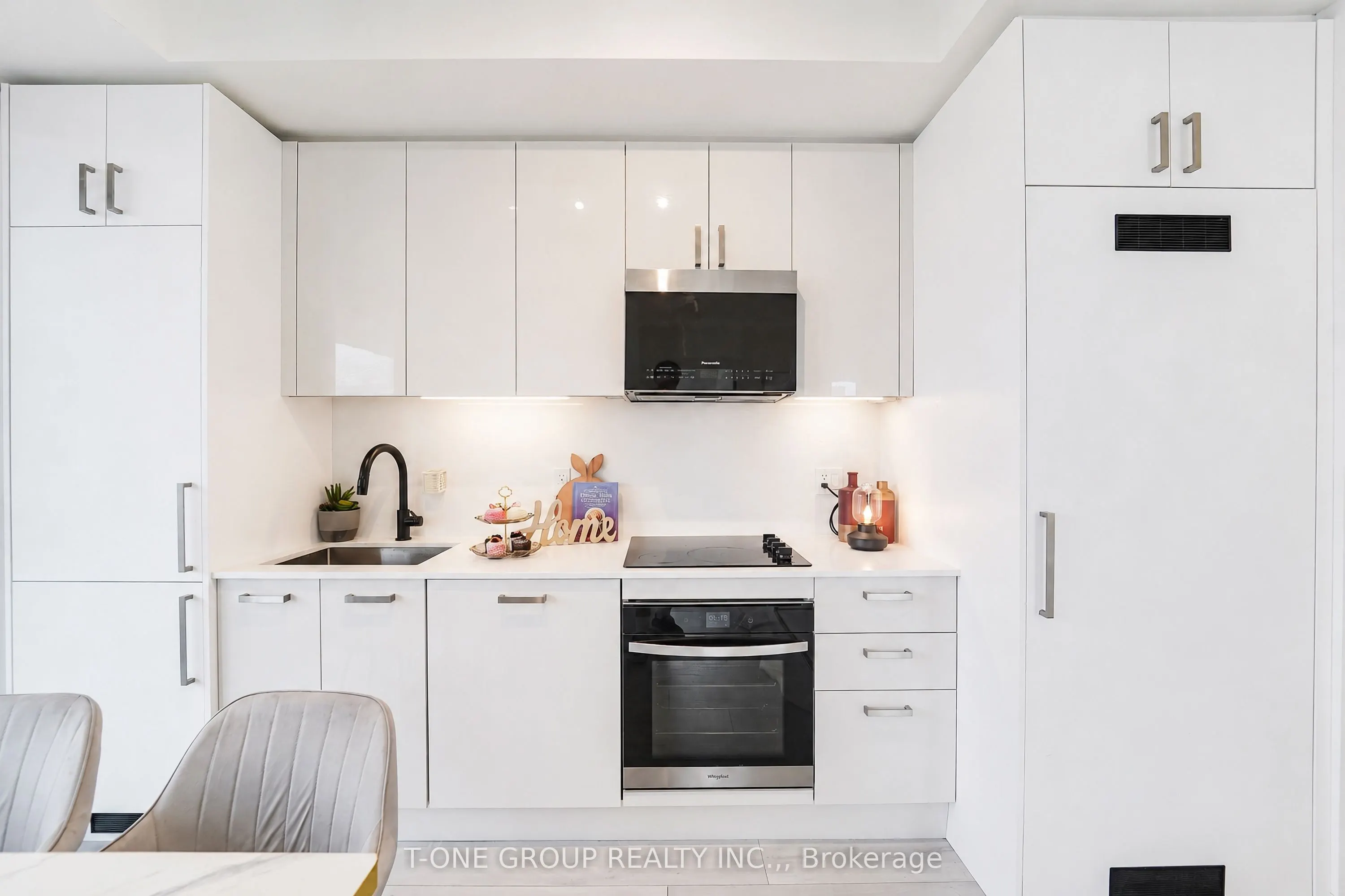 280 Dundas Street W #1803