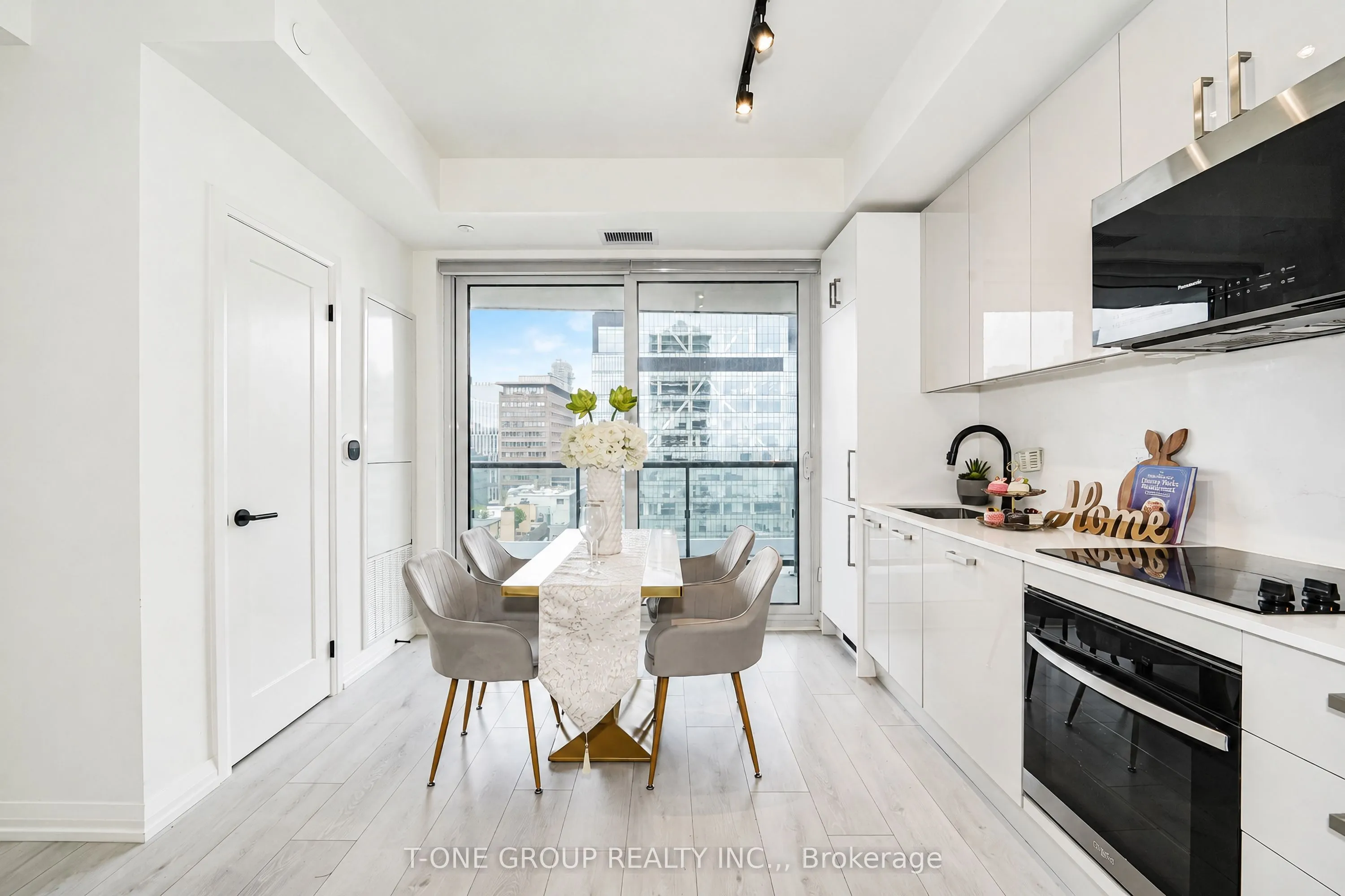 280 Dundas Street W #1803
