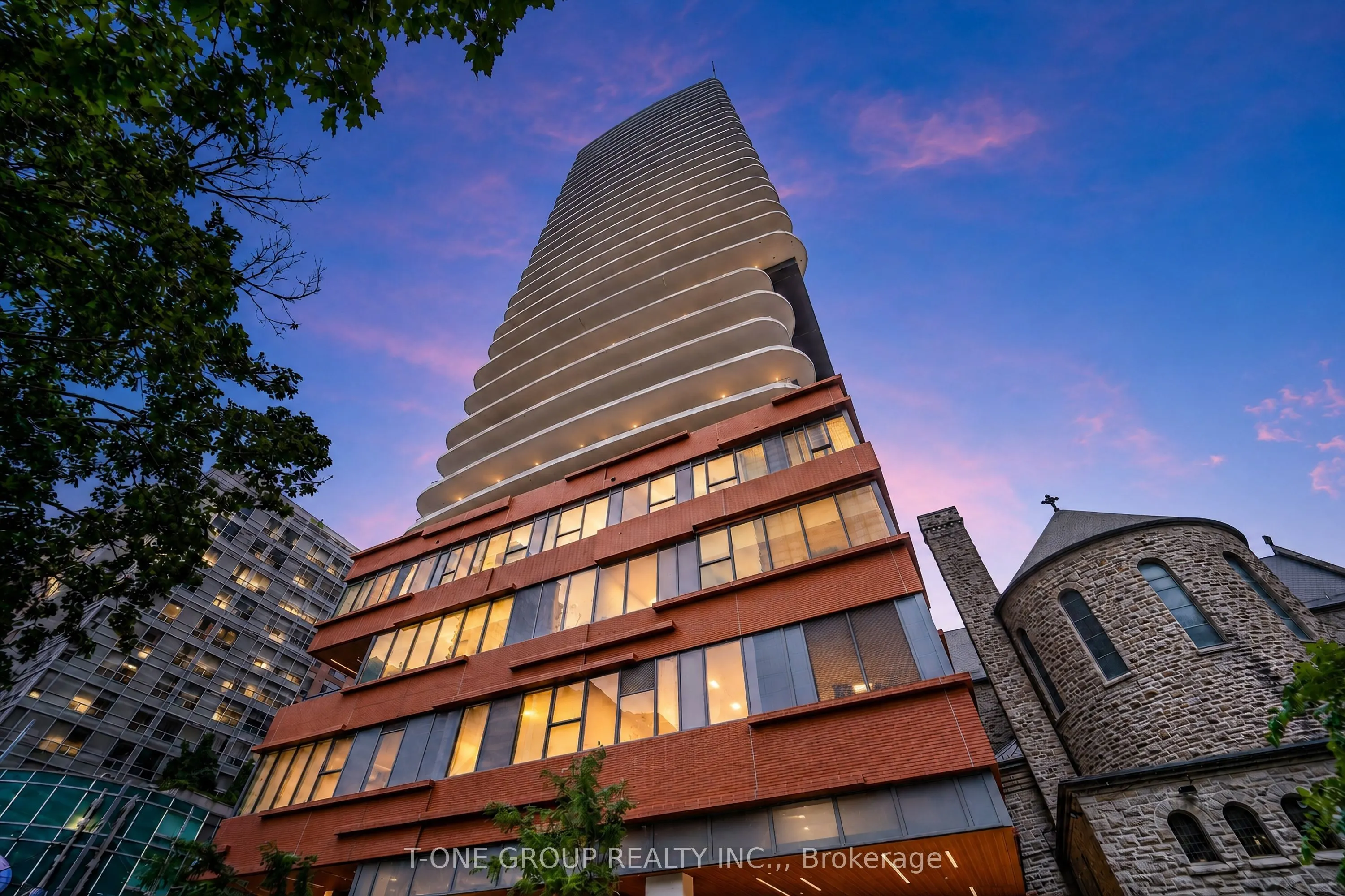 280 Dundas Street W #1803