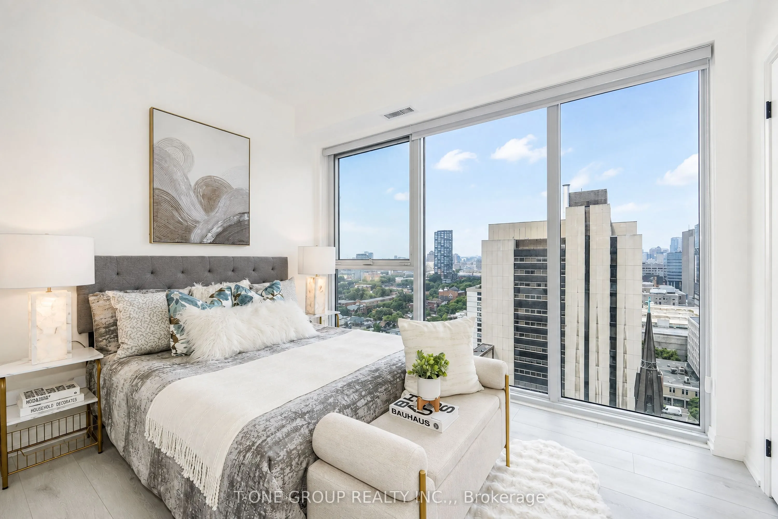 280 Dundas Street W #1803