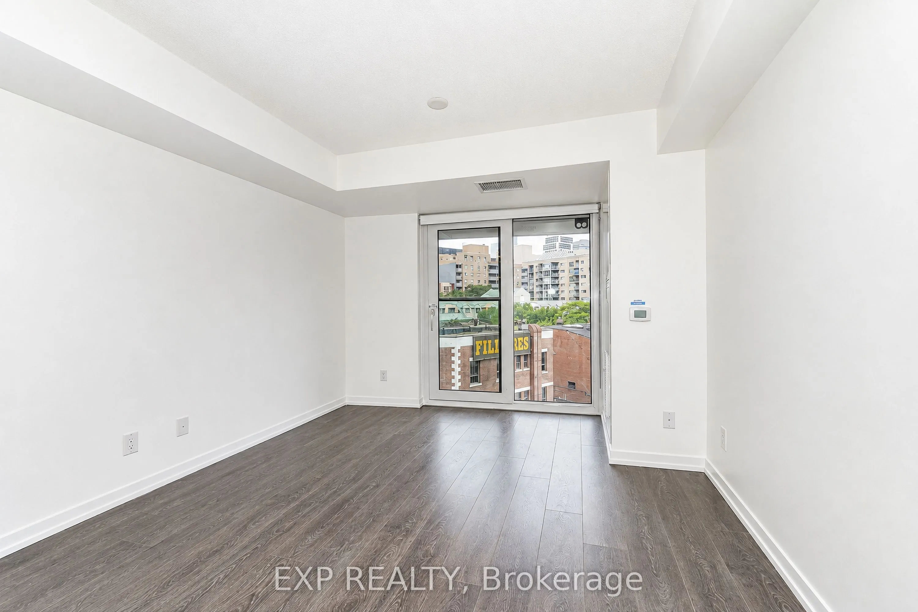 219 Dundas Street E #610
