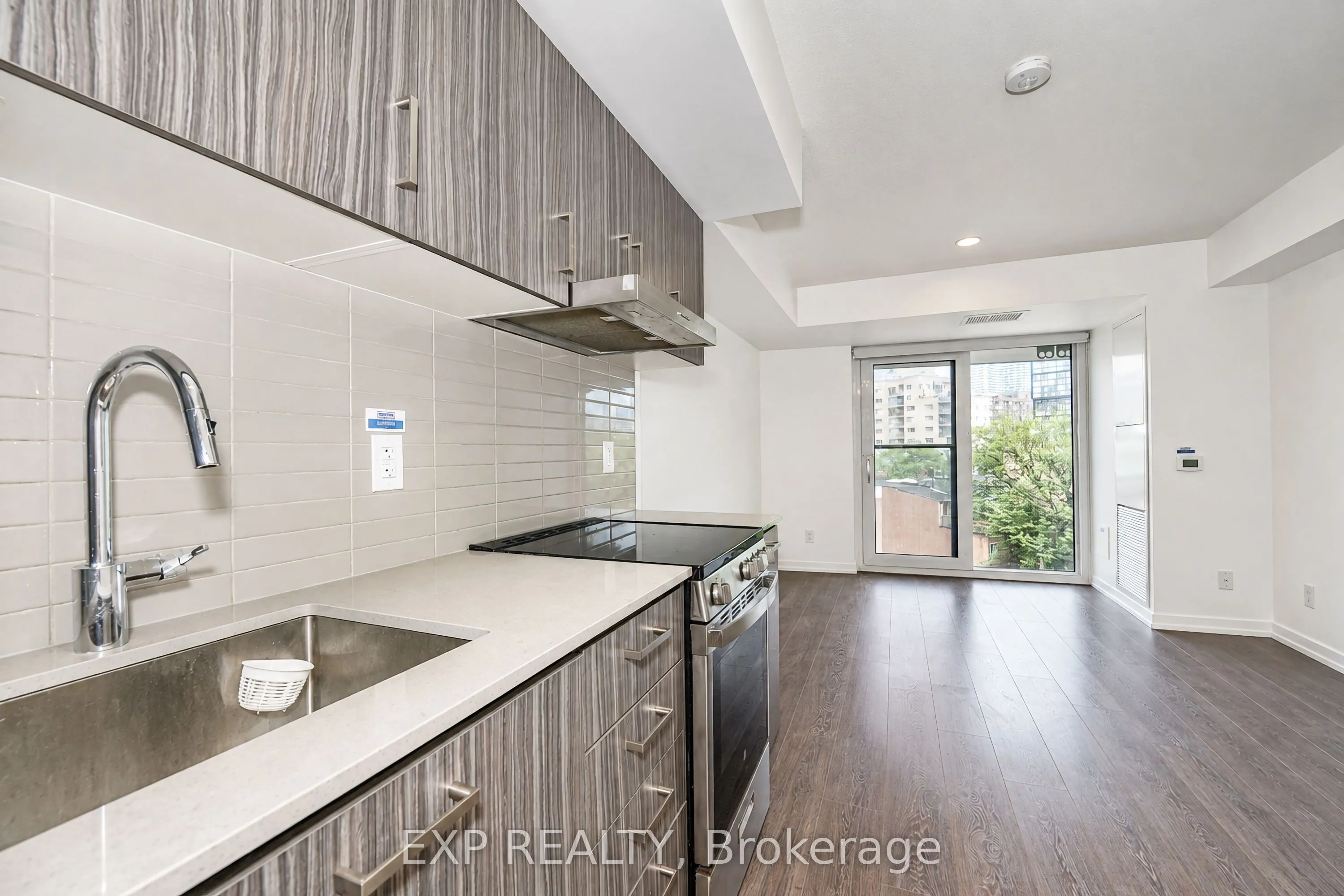 219 Dundas Street E #610