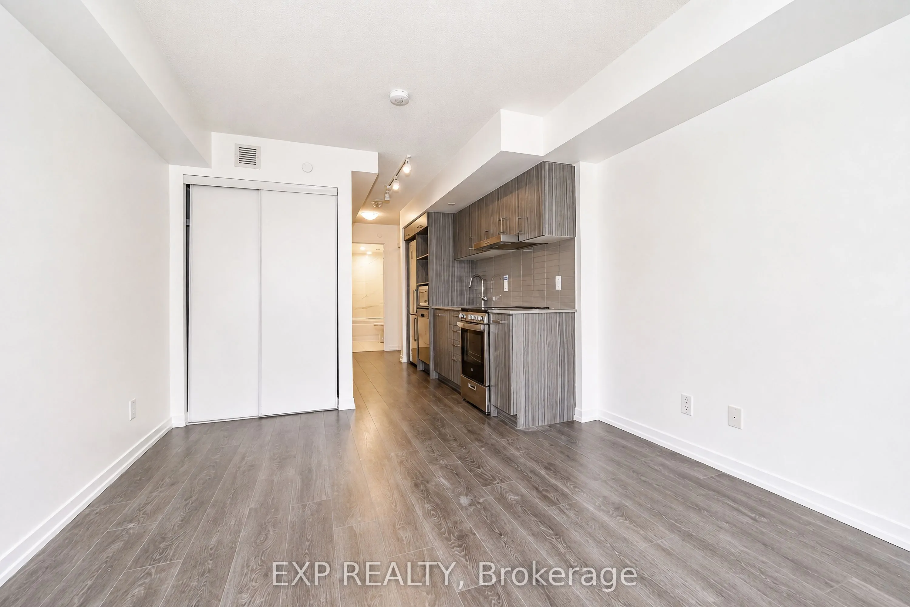 219 Dundas Street E #610