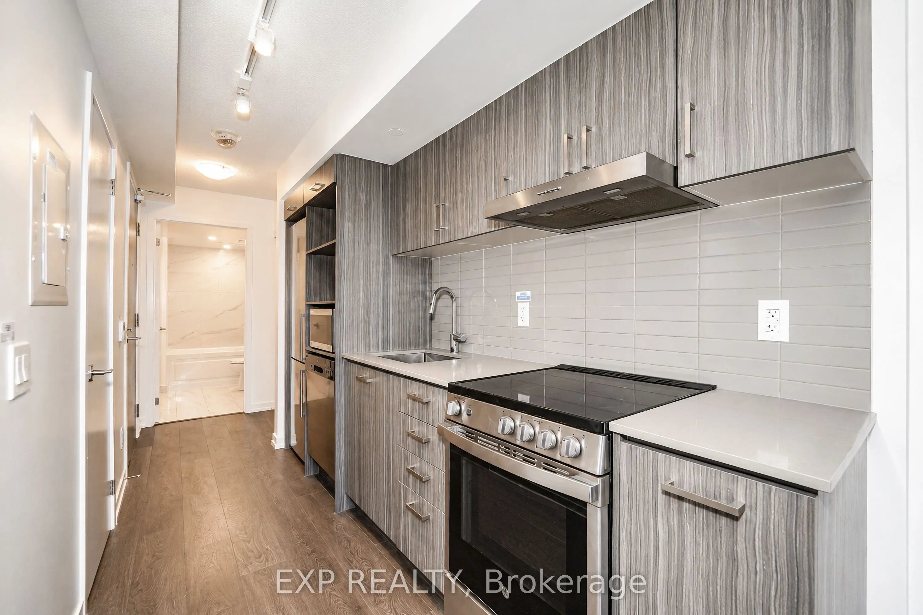 219 Dundas Street E #610