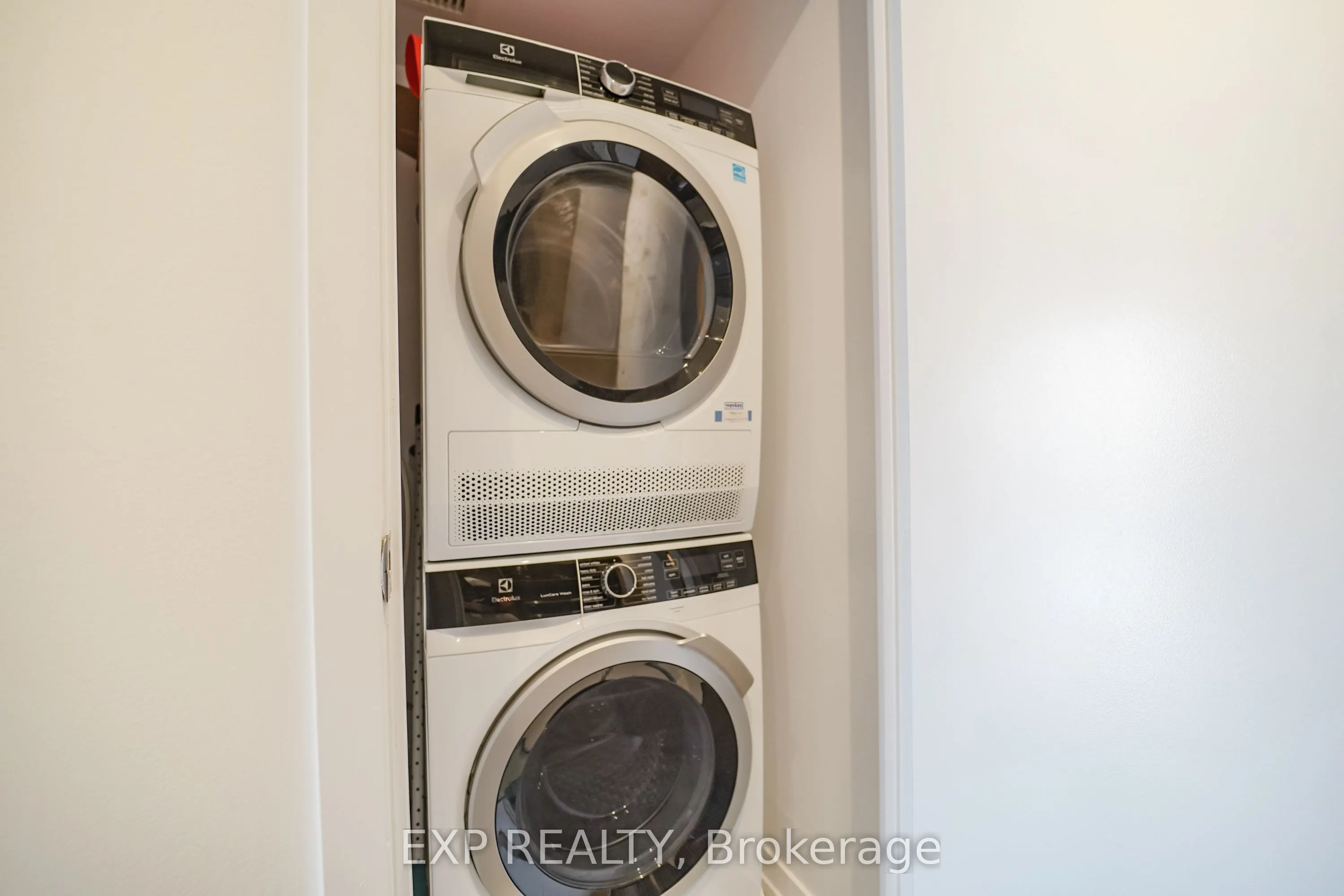 219 Dundas Street E #610