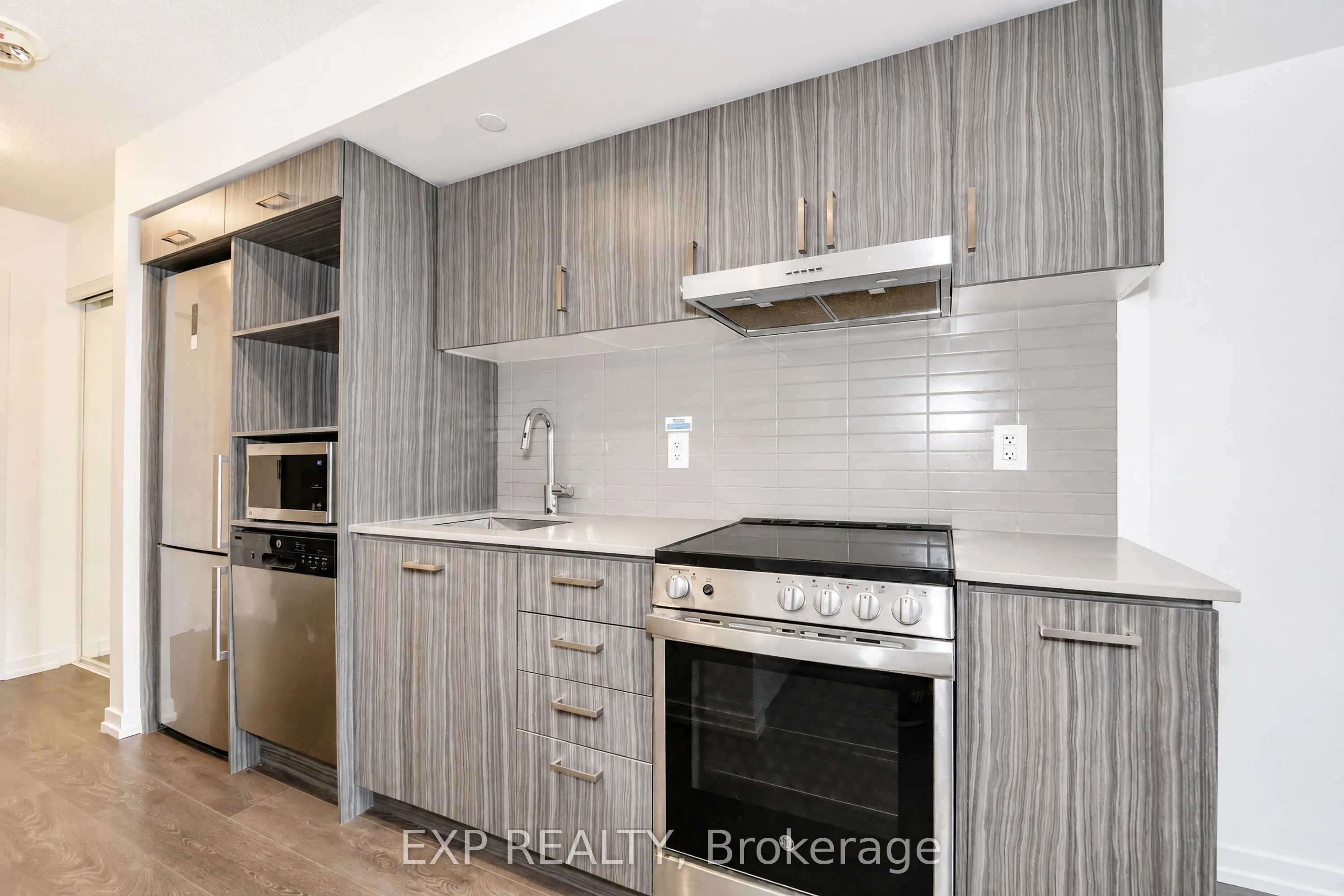 219 Dundas Street E #610