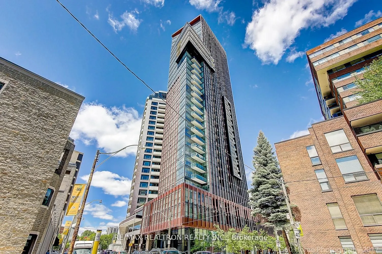32 DAVENPORT Road #106
