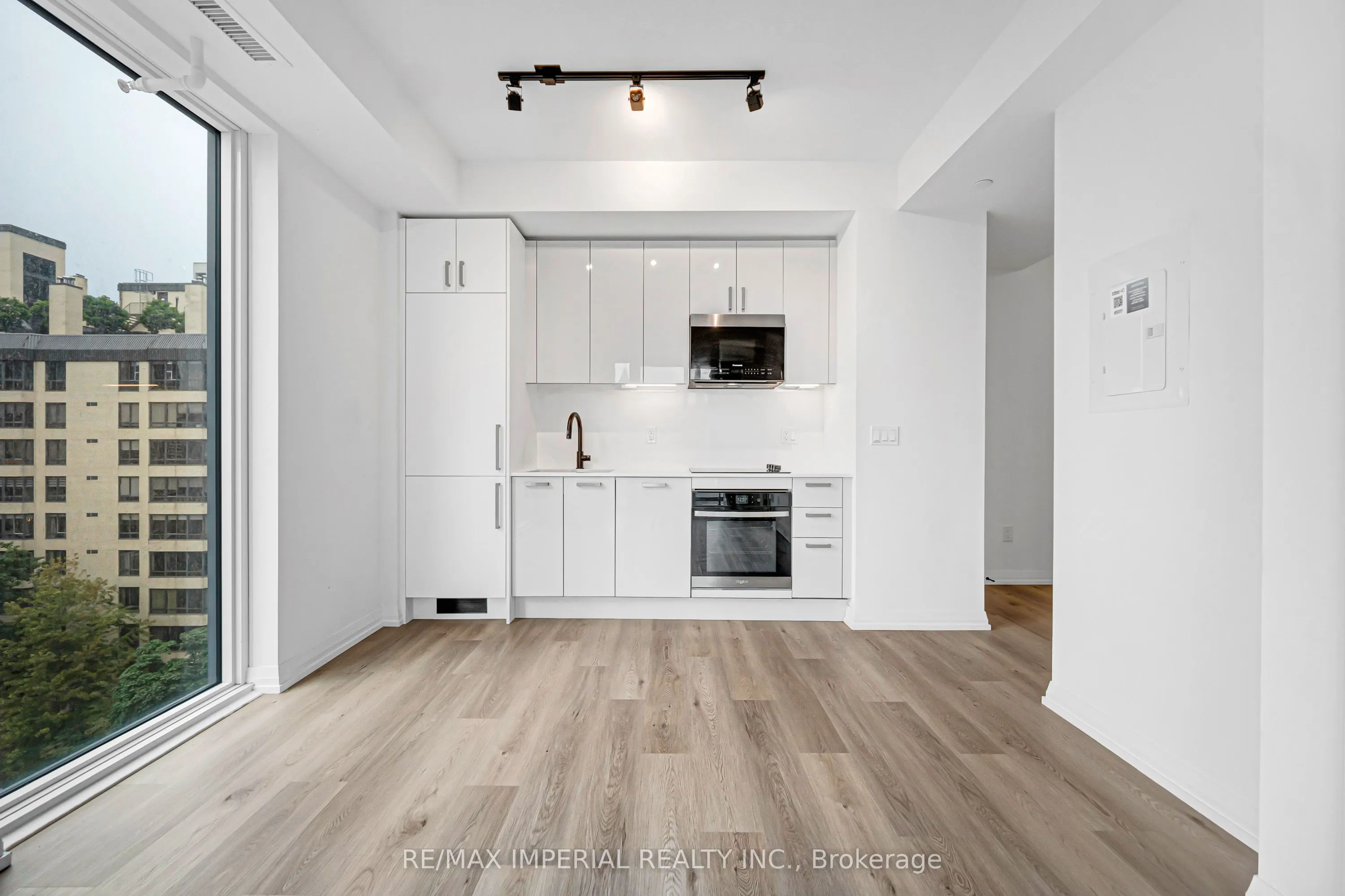 280 Dundas Street W #601