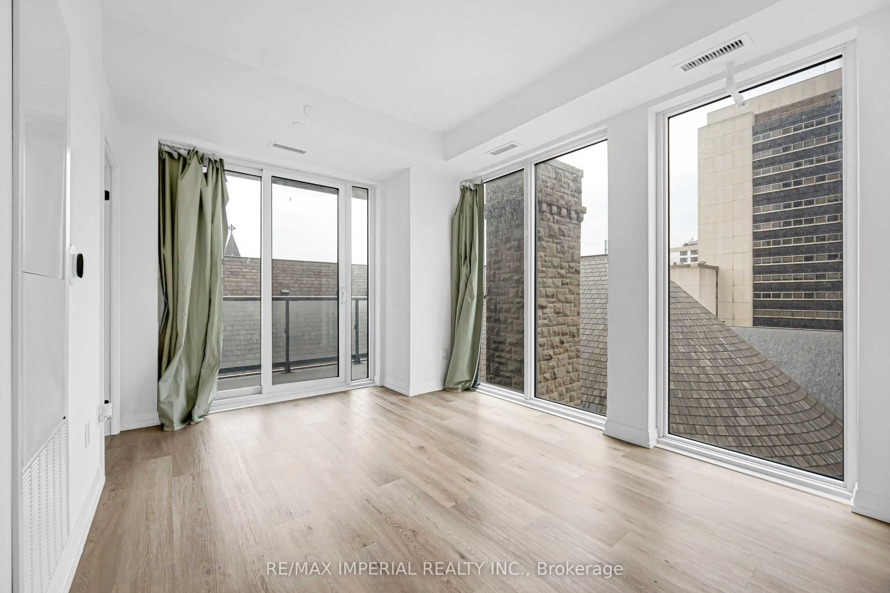 280 Dundas Street W #601