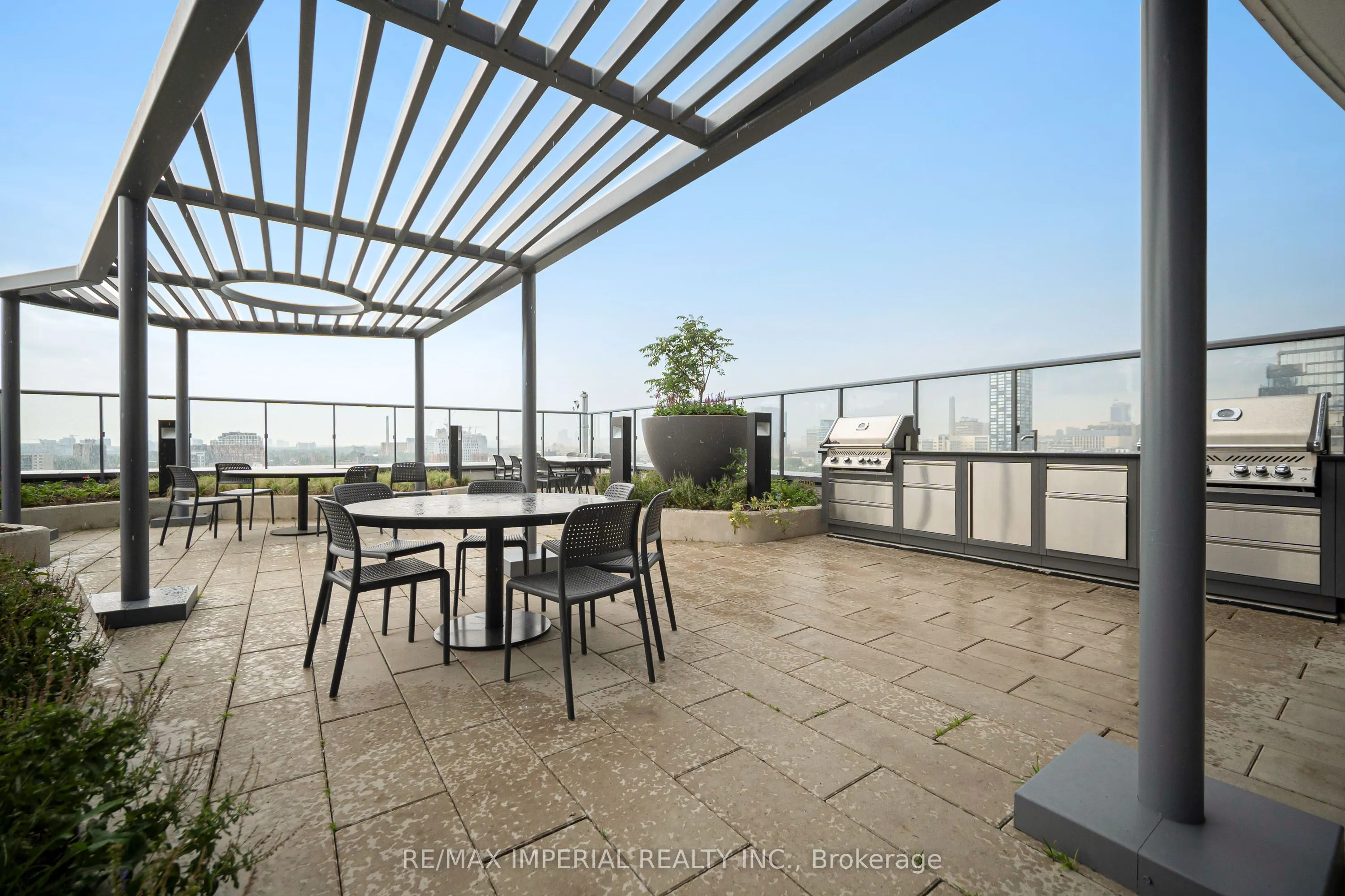 280 Dundas Street W #601