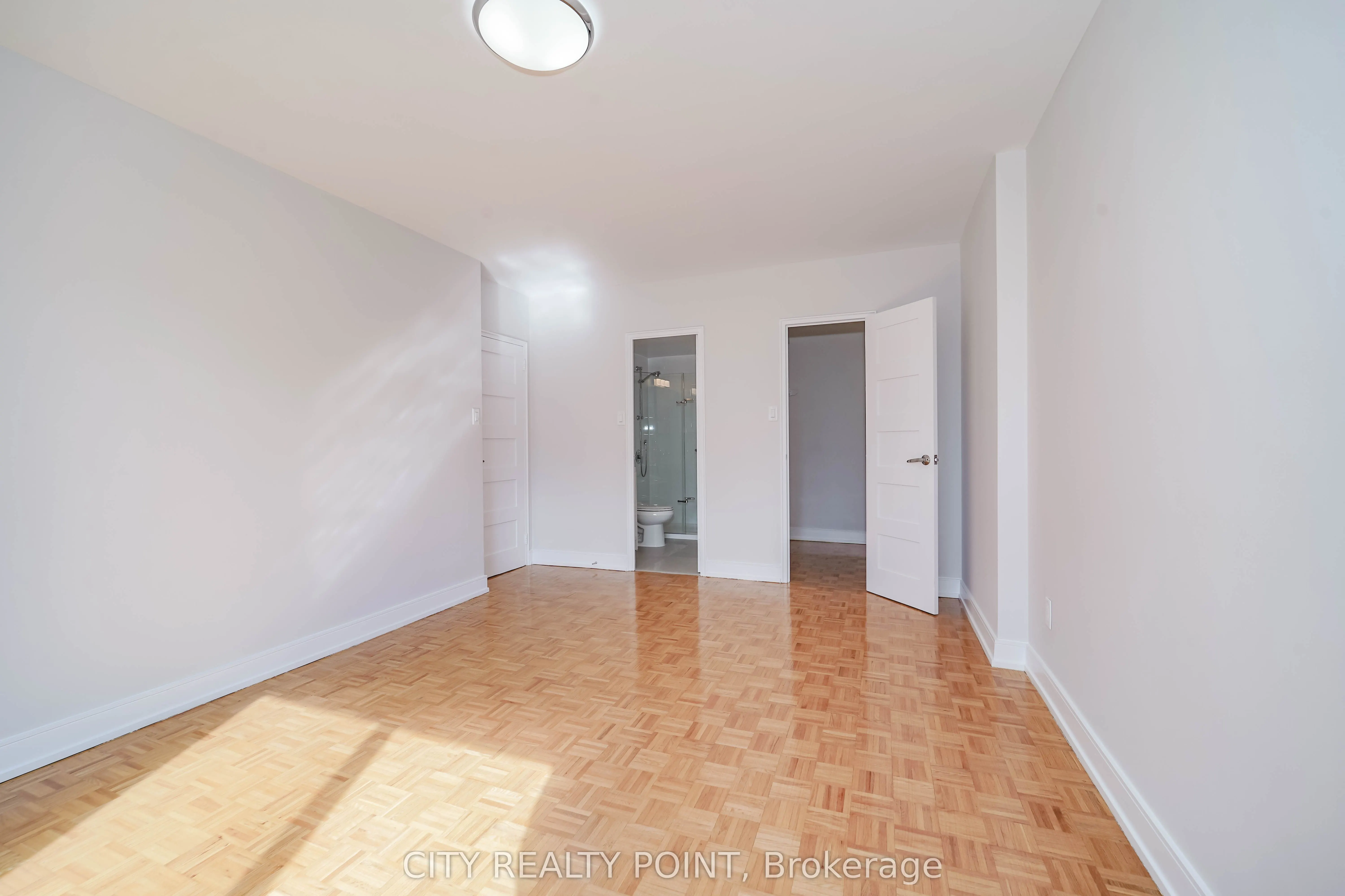 10 Shallmar Boulevard #907