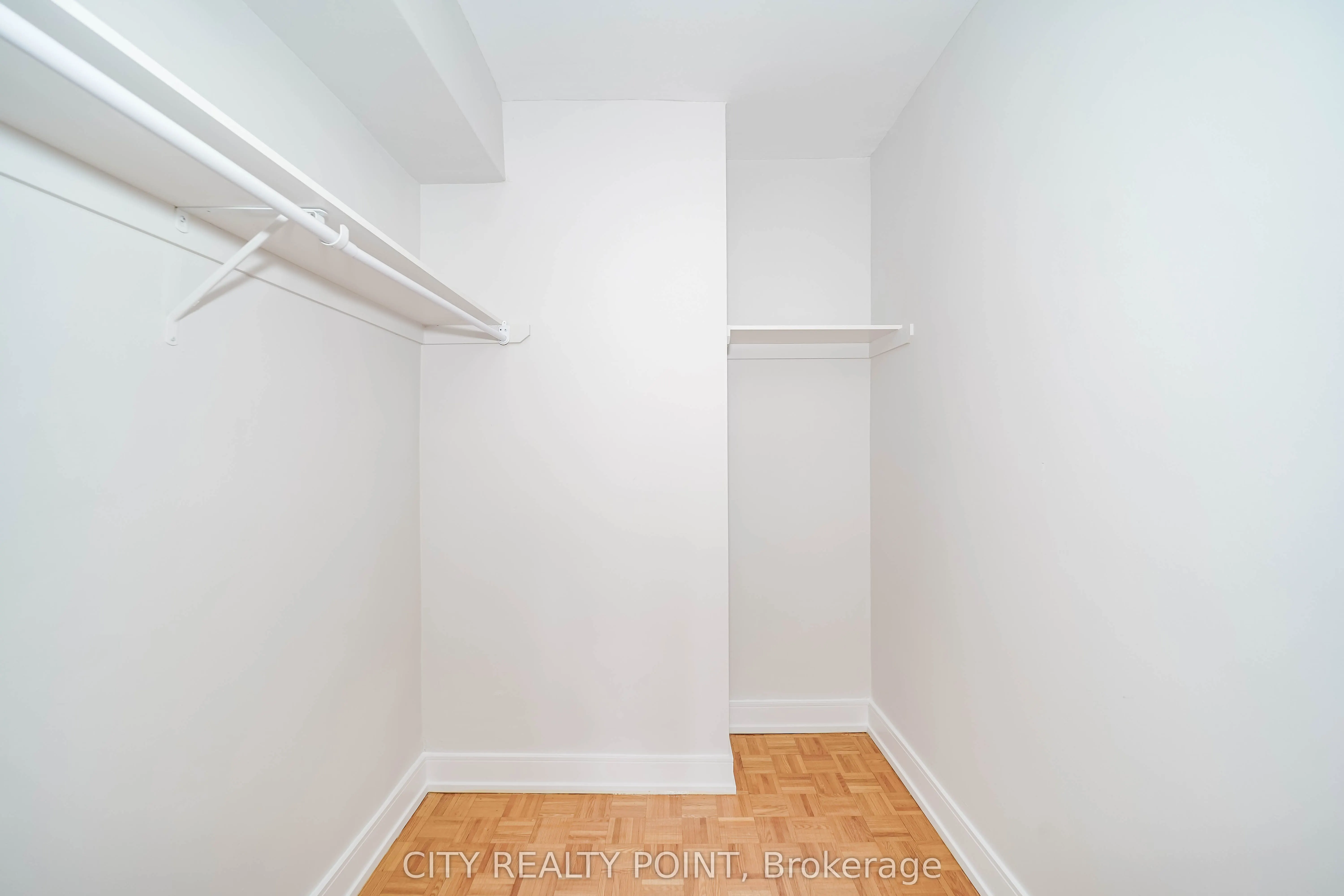 10 Shallmar Boulevard #907