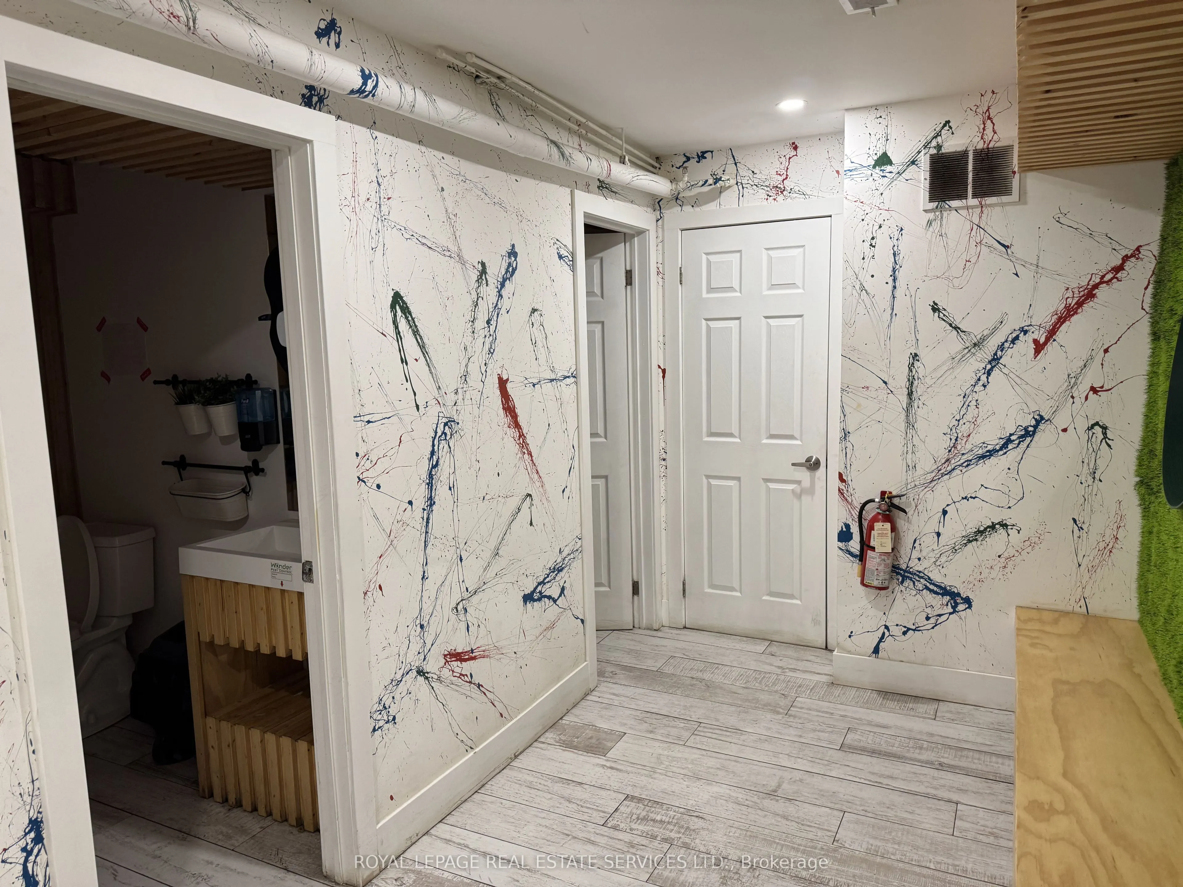740 King Street W